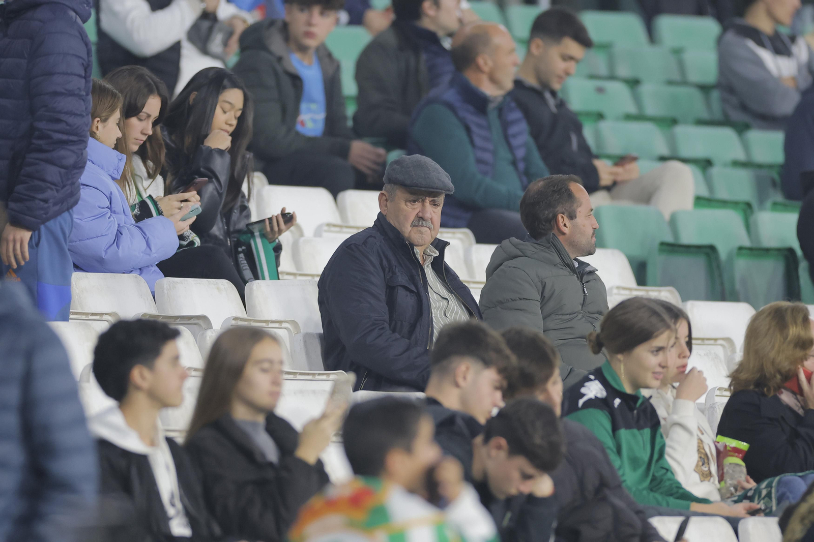Búscate en las fotos del Betis-Las Palmas