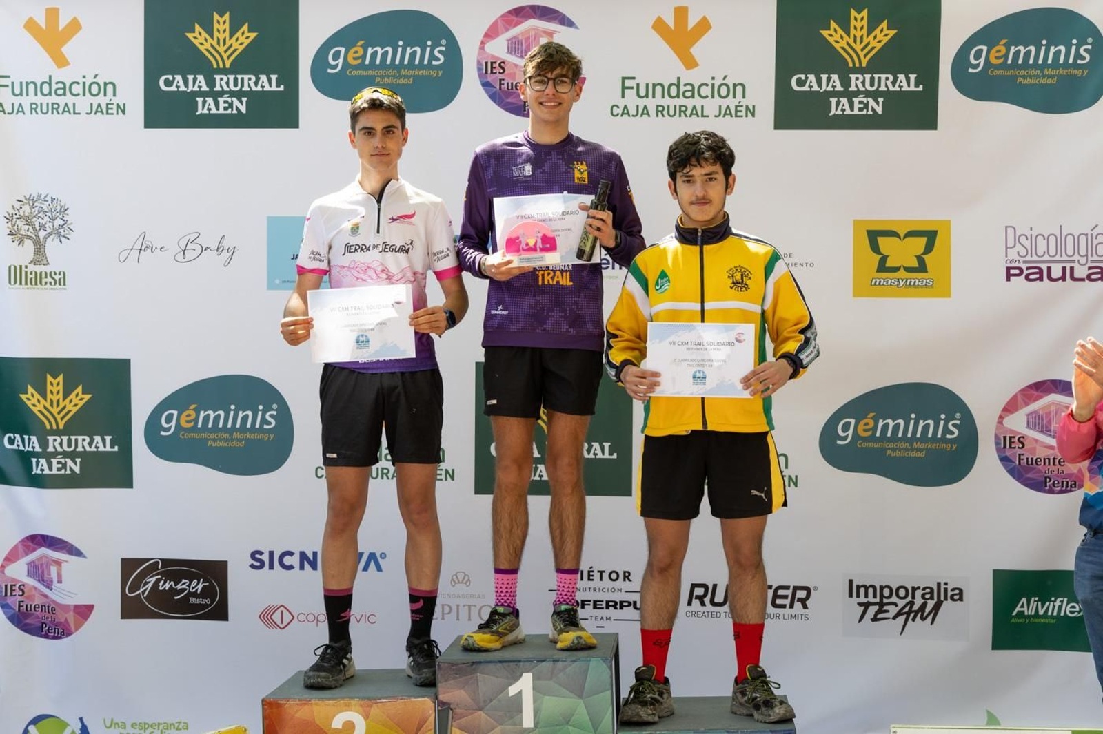 En imágenes: kilómetros para la esperanza de Celia en el CxM Trail Solidario IES Fuente de la Peña (II)