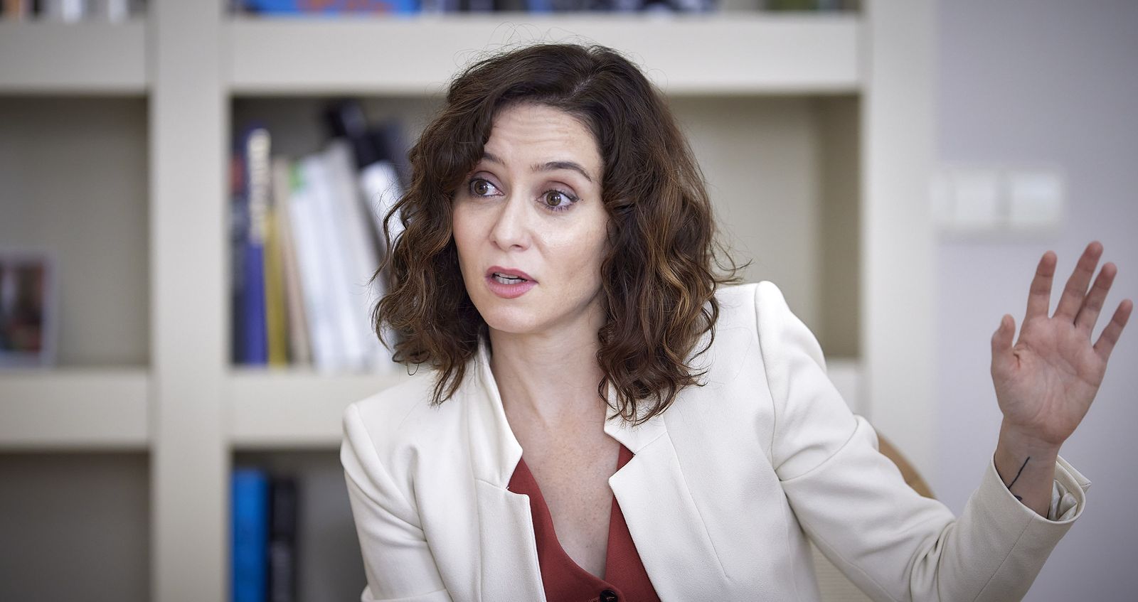 Todas las fotos de la entrevista a Ayuso