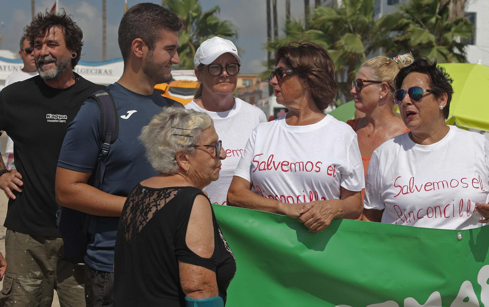 Fotos de la manifestación de la plataforma Salvemos El Rinconcillo y el grupo ecologista Verdemar en Algeciras