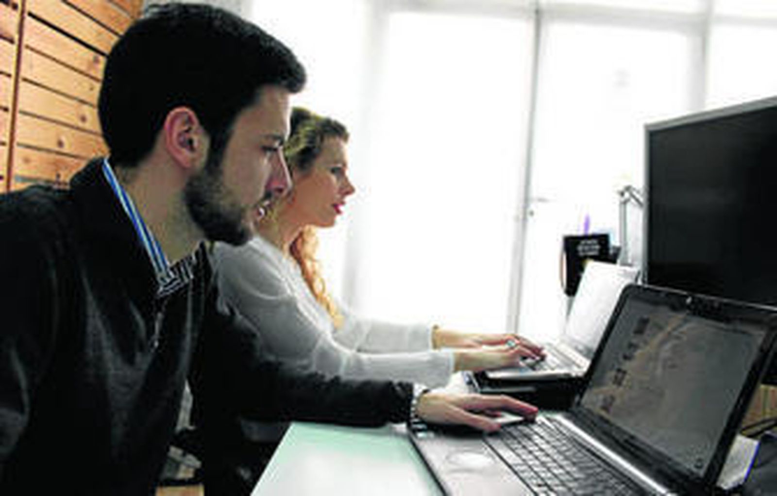 Paco Escamilla y María Romero, creadores de Ask Vicente.