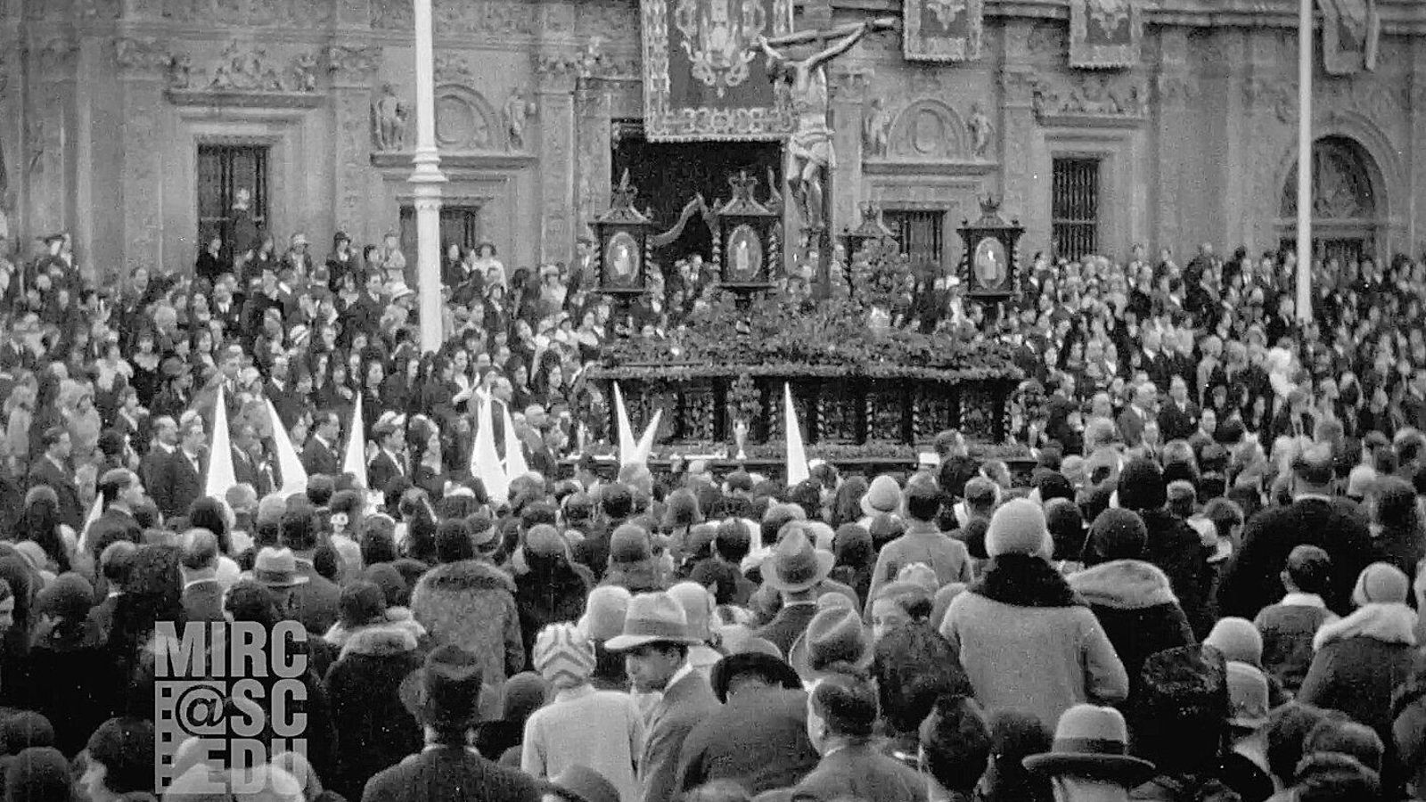 Fotograma del Cristo de la Fundación por los Palcos.