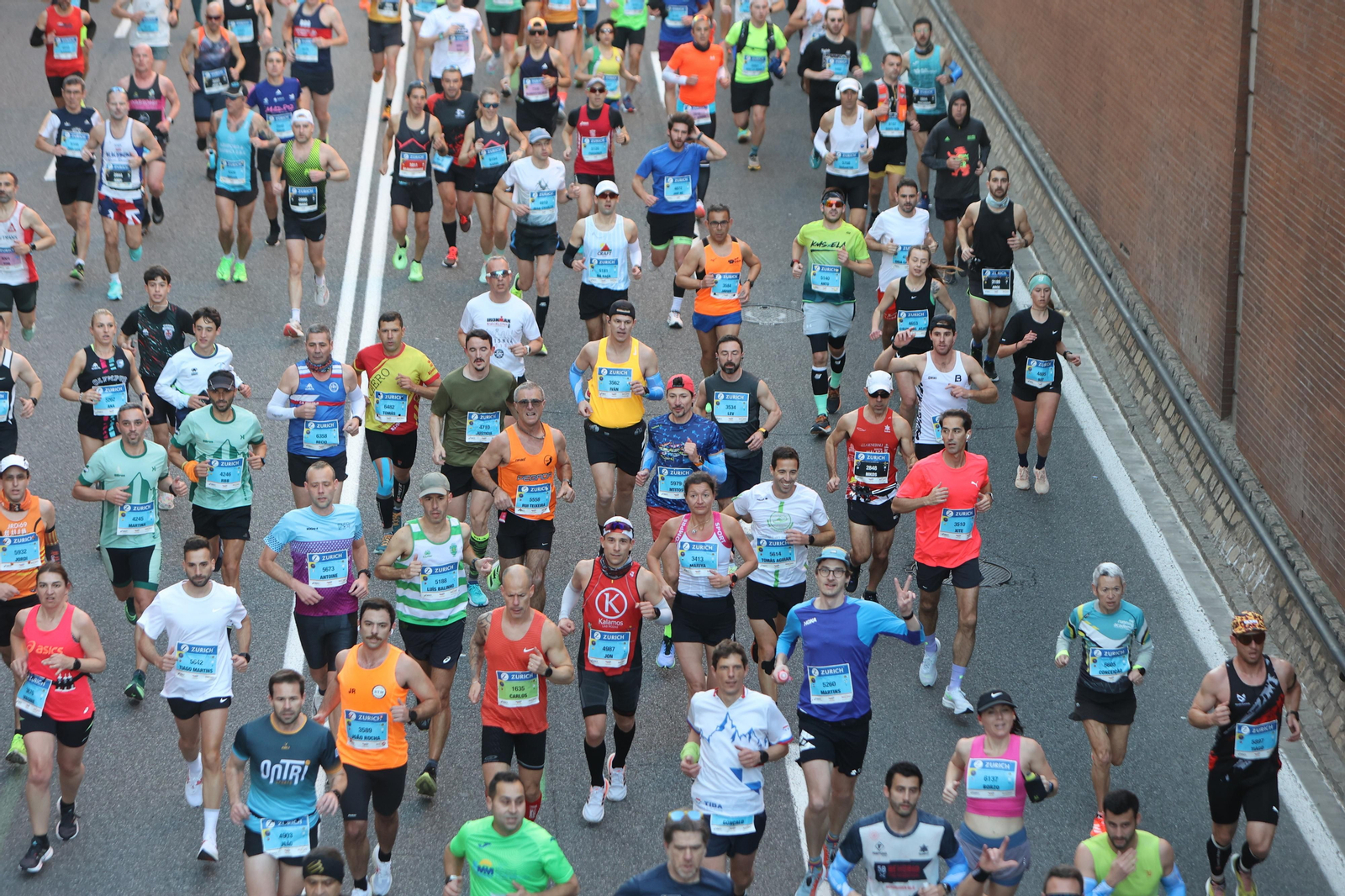 Búscate en la Zurich maratón de Sevilla