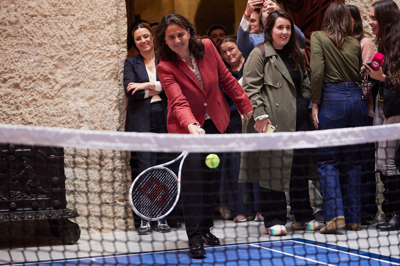 Las fotos de la Copa Billie Jean King con el alcalde jugando al tenis