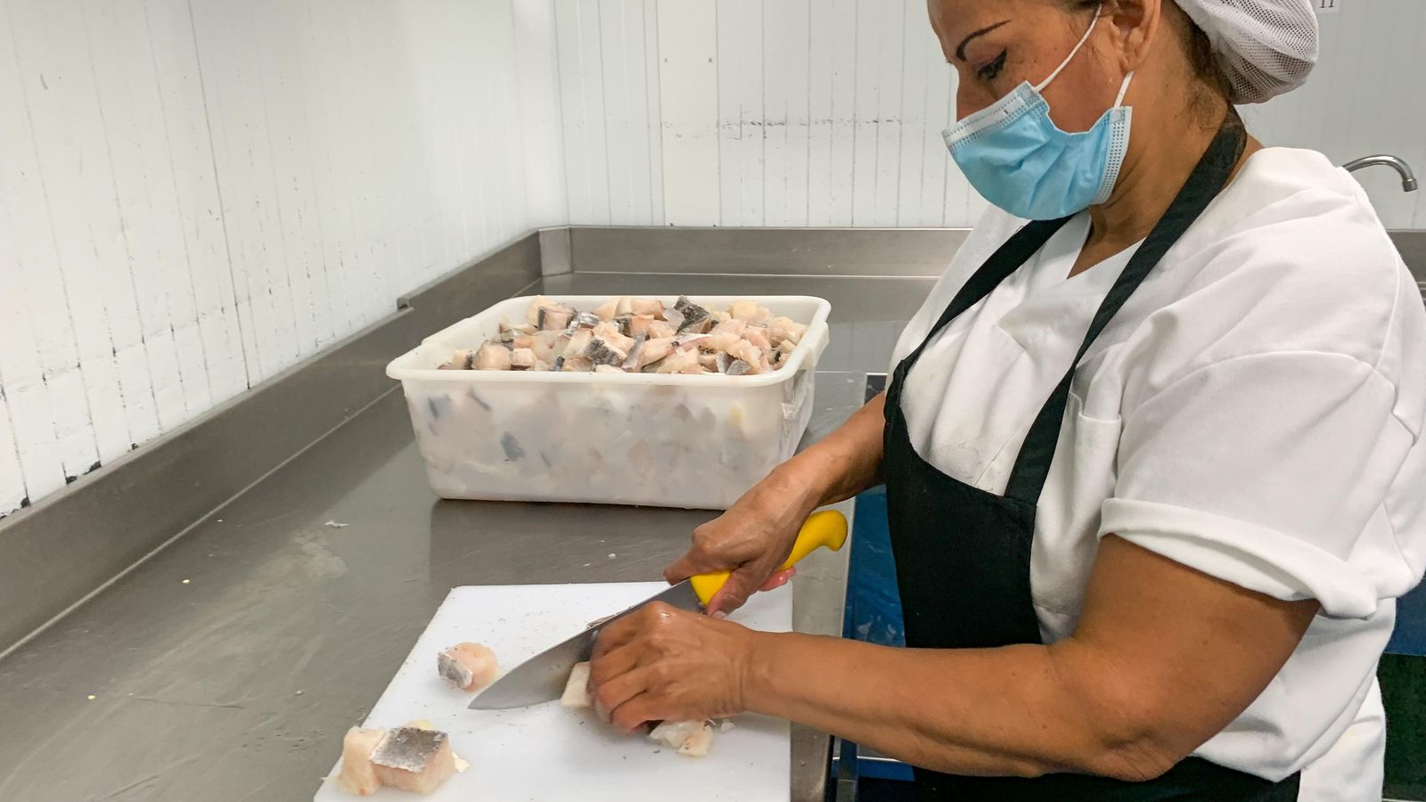 Catering En Esencia, de FAAM, donde se elaboran los menús solidarios que se llevan a domicilio a 21 personas de la capital en situación de vulnerabilidad social