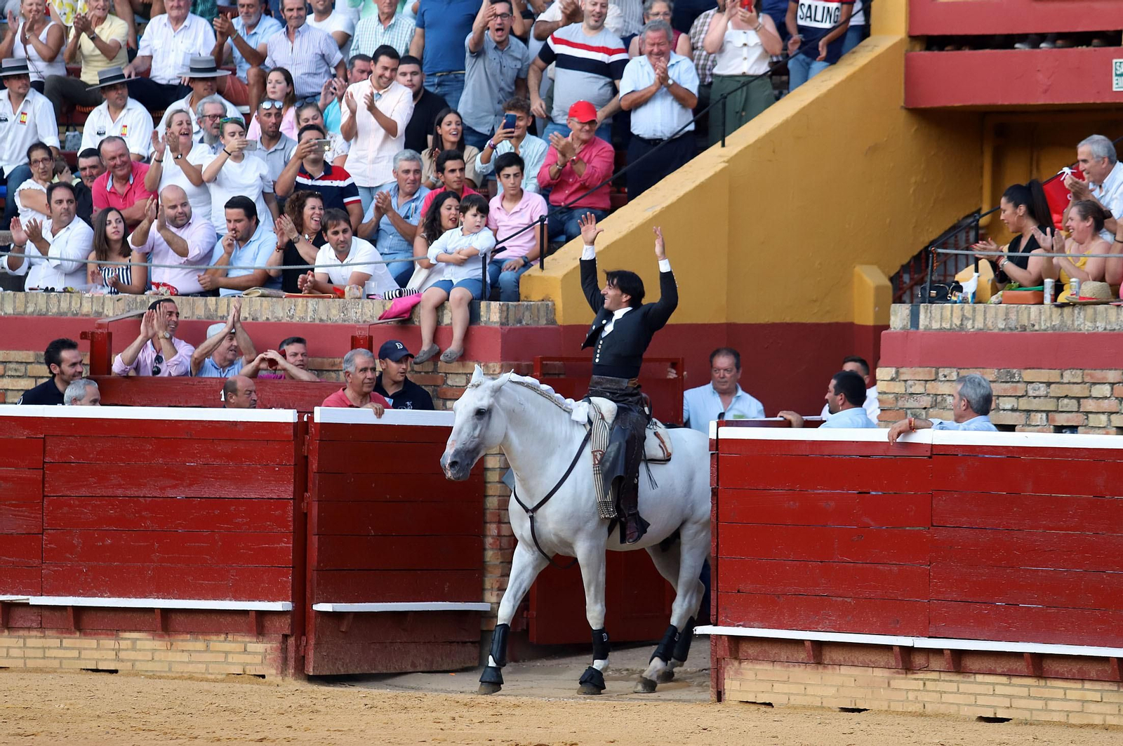 Imágenes de Andrés Romero y Diego Ventura en el rejoneo de la Plaza de Toros La Merced
