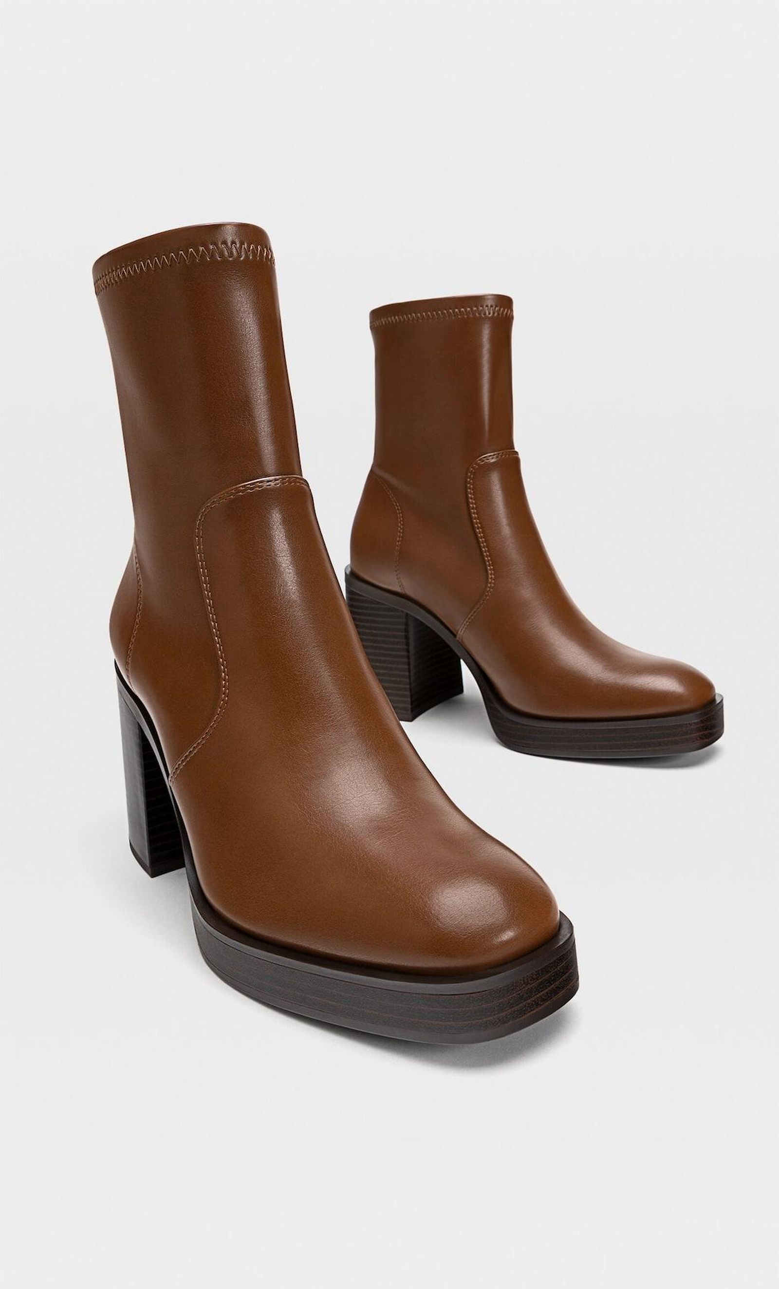 Botines de tacón ancho de Stradivarius.