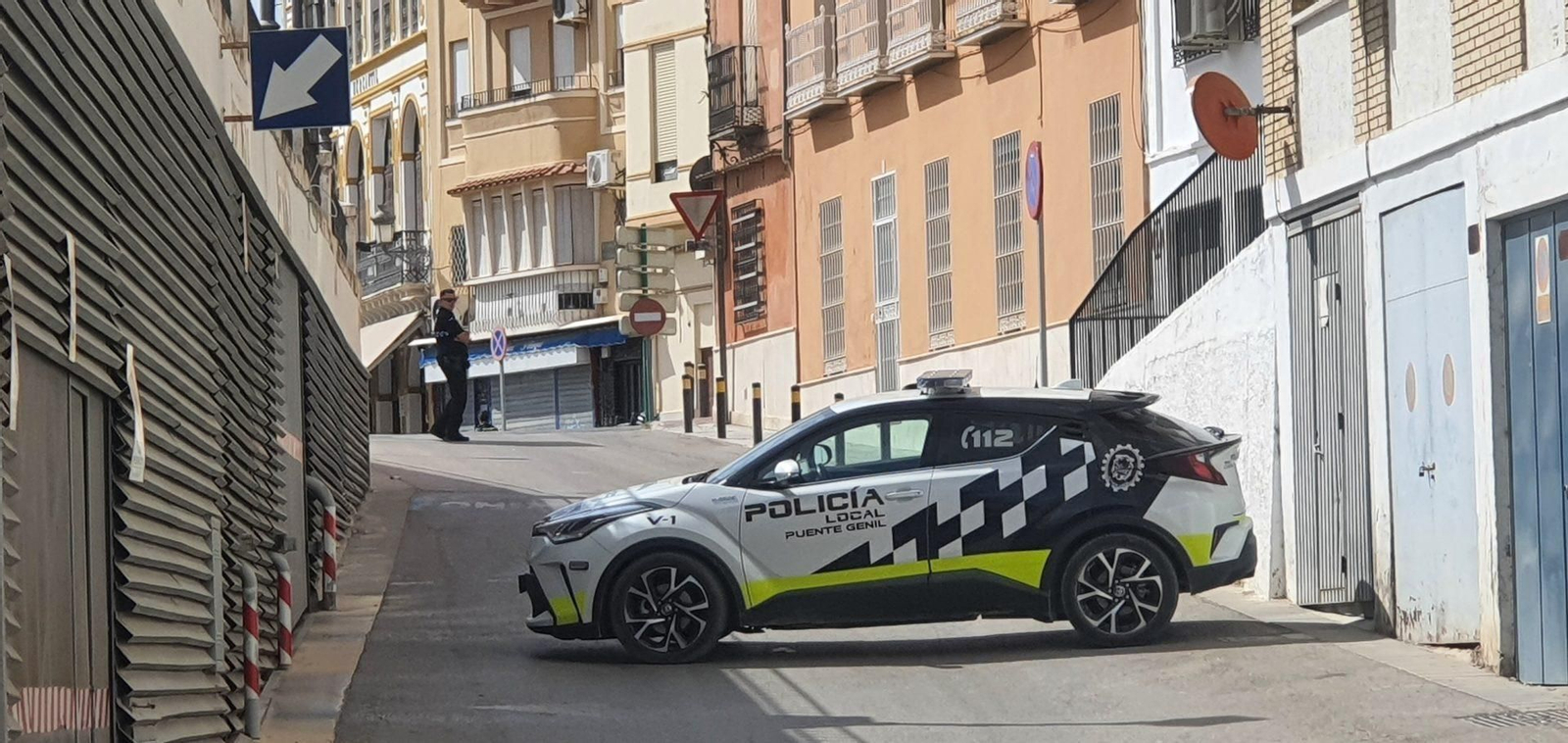 Corte de tráfico por un paquete sospechoso en Puente Genil.