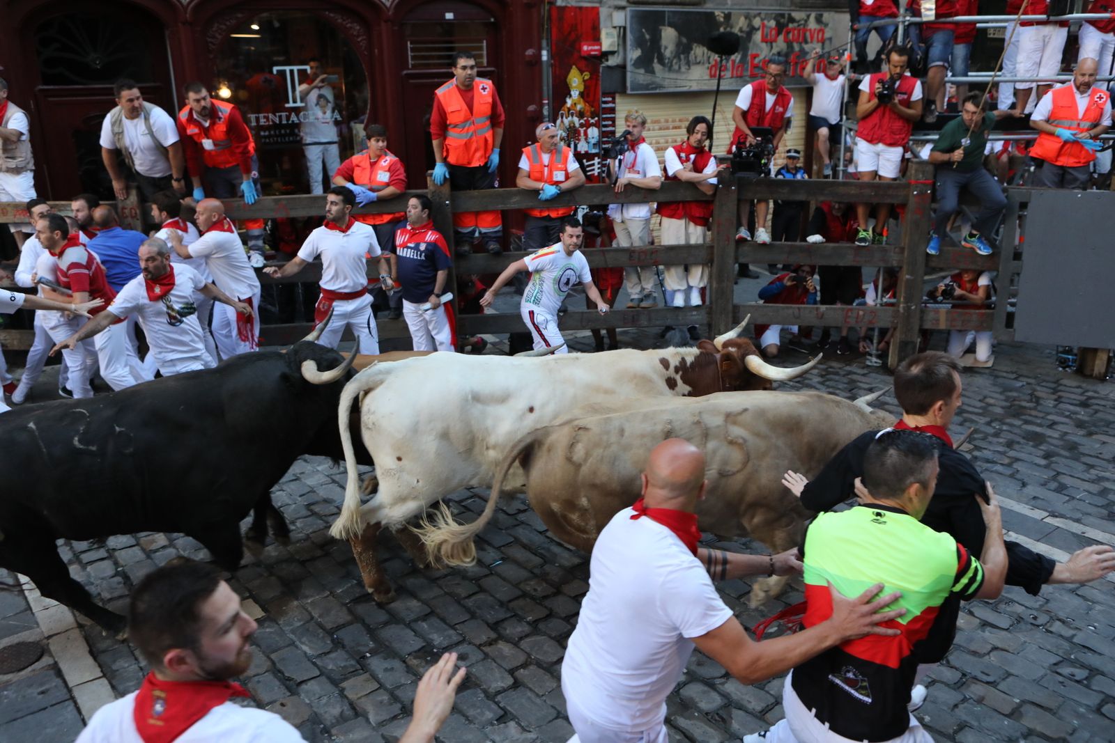 Las imágenes del sexto encierro de San Fermín 2019