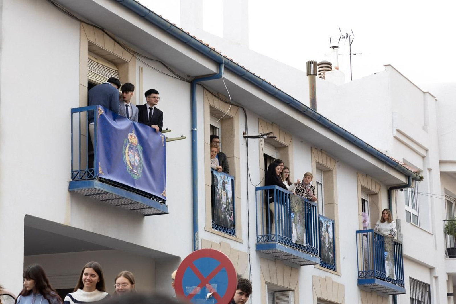 Los jiennenses se echan a la calle para presenciar la primera de las procesiones de la jornada: la Borriquilla (I)