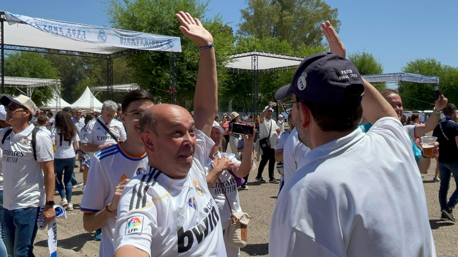 Búscate en la galería gráfica de las aficiones de Osasuna y Real Madrid en Sevilla