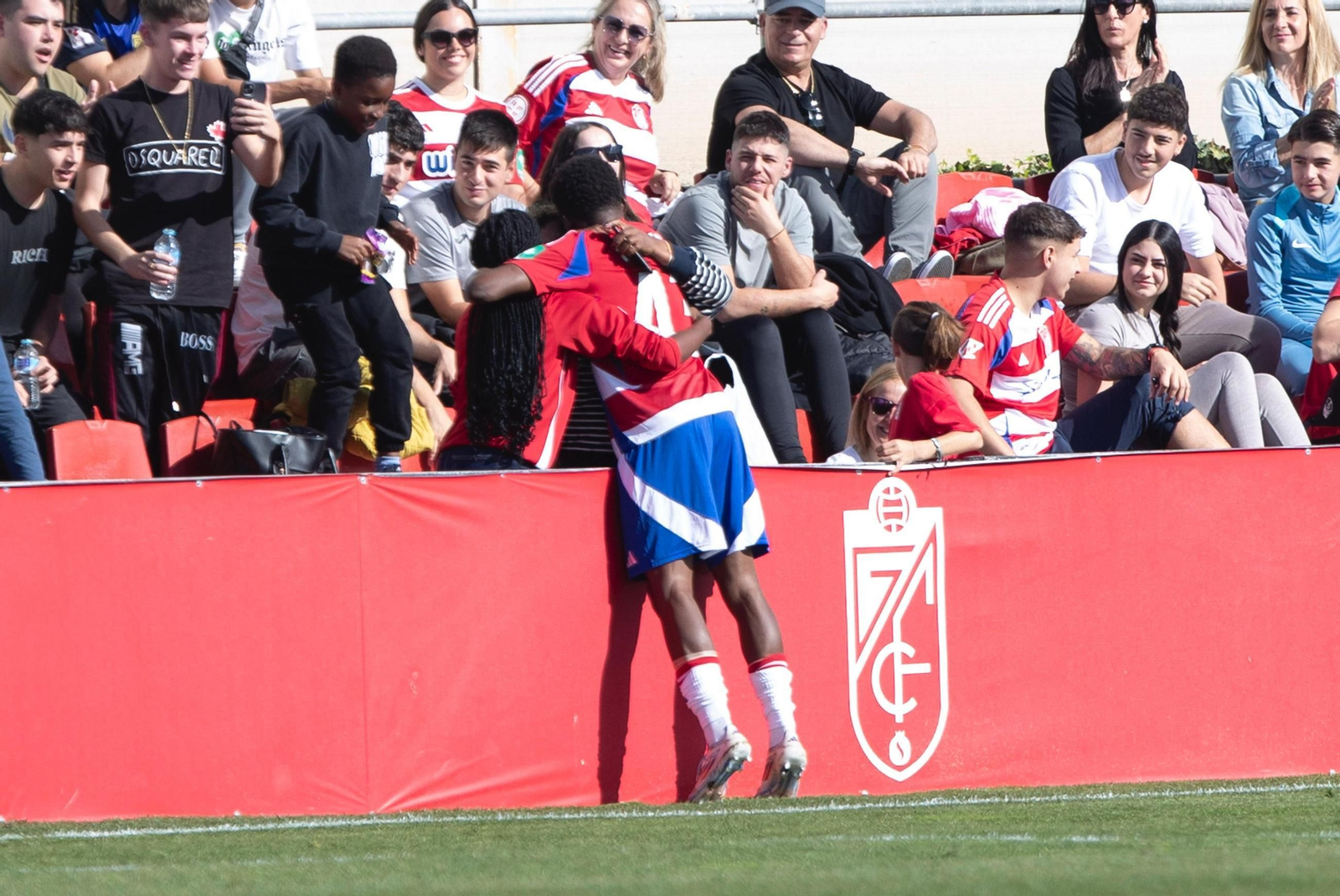 Las mejores imágenes del Recreativo Granada - Cádiz CF Mirandilla