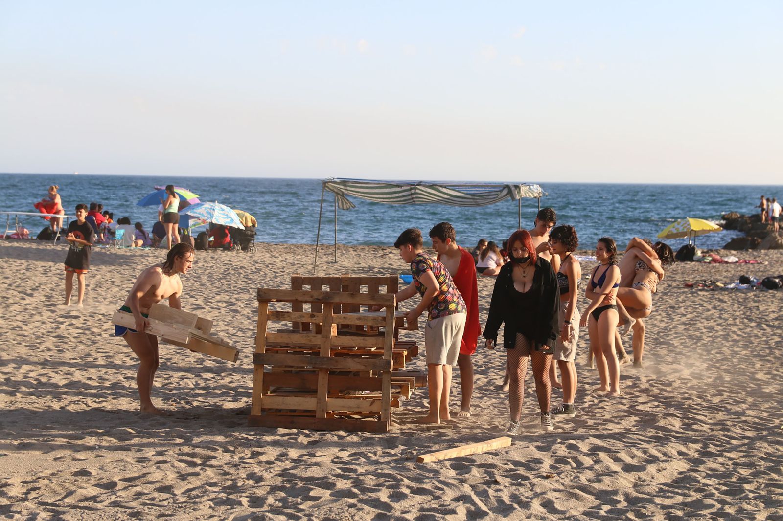 Fotogalería de los preparativos de la noche de San Juan