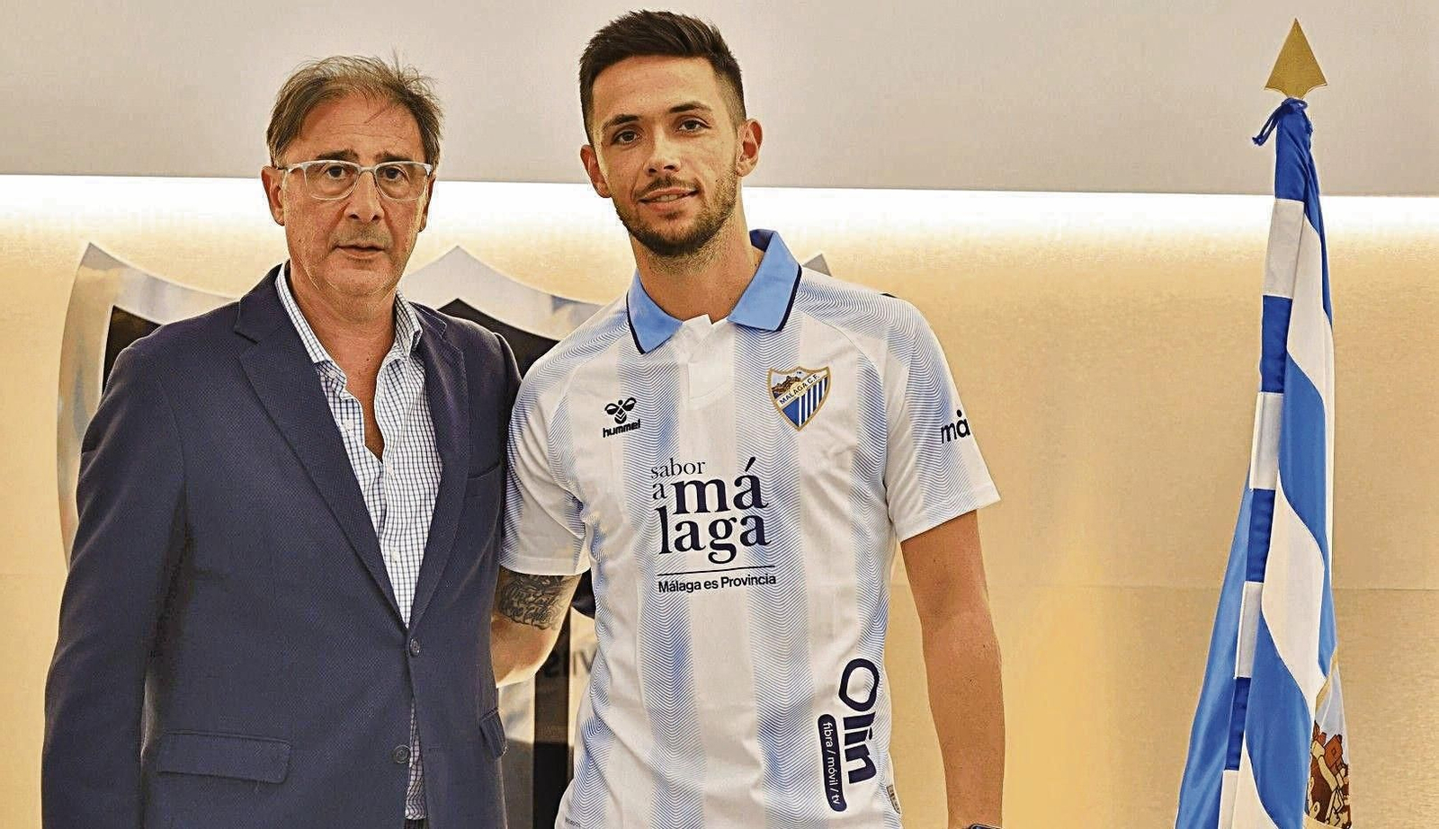 Nelson Monte (d) en su presentación con el Málaga