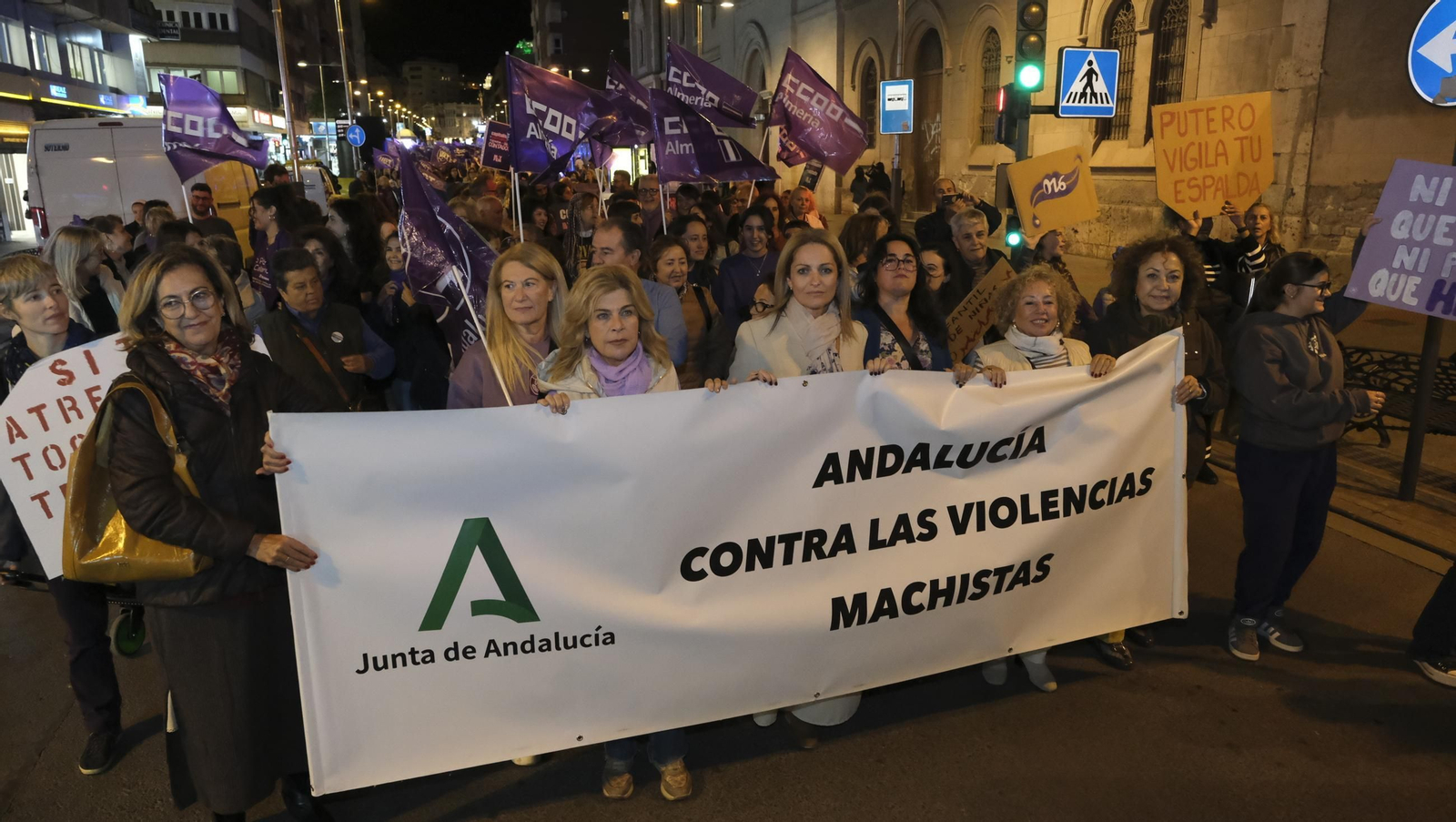 Fotografías de la manifestación del 25-N por la violencia de género, en Almería