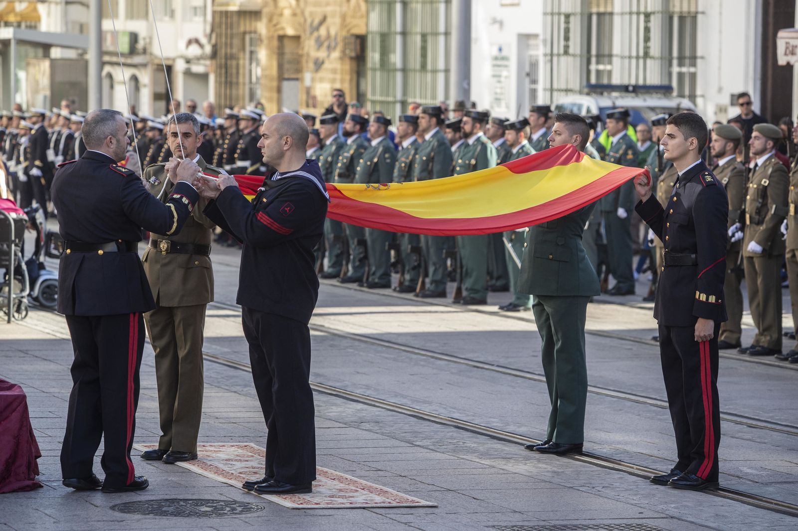 Las imágenes del homenaje a la bandera en San Fernando