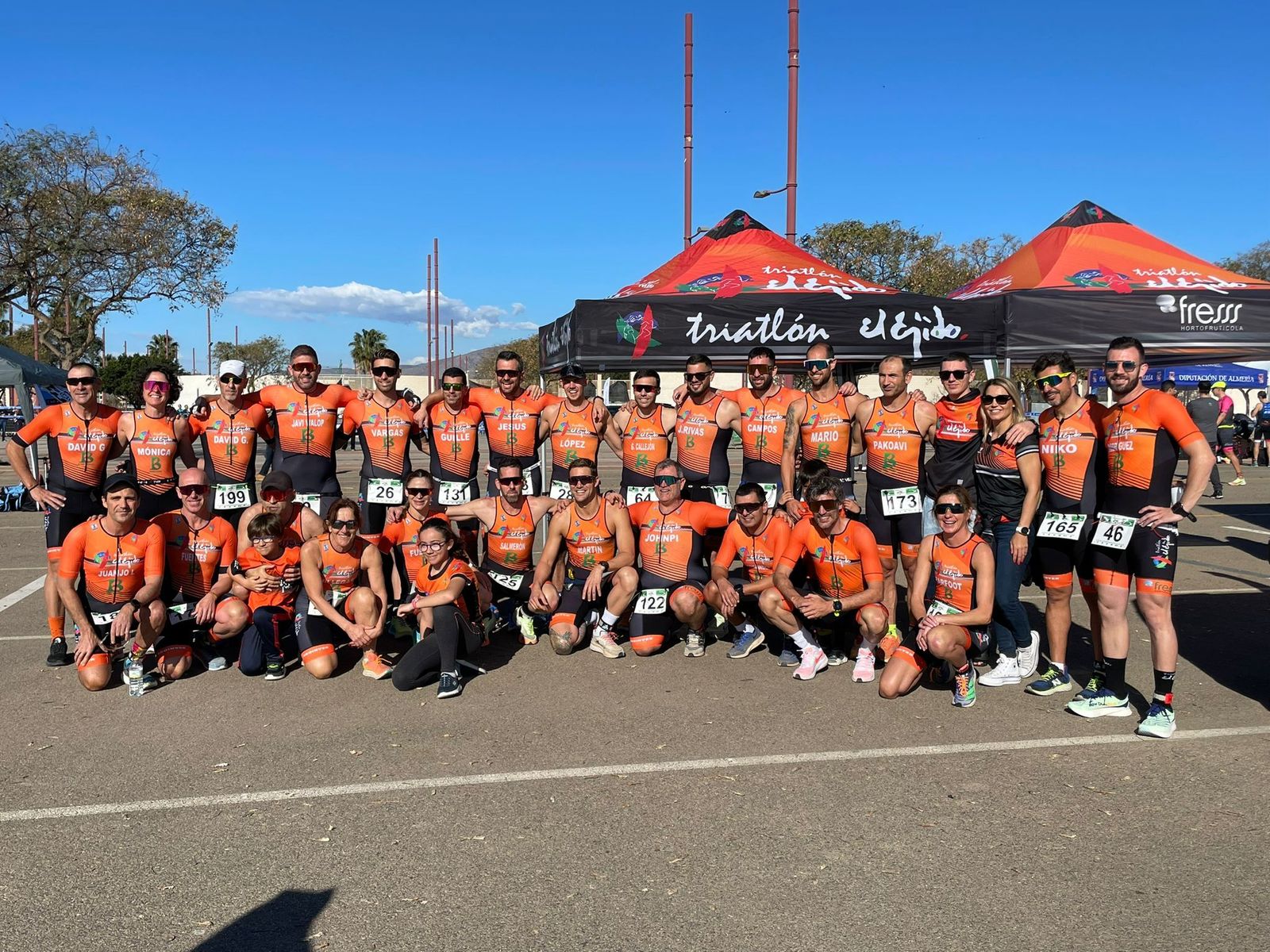 Foto de equipo del Club Triatlón El Ejido durante el duatlón de Almería.
