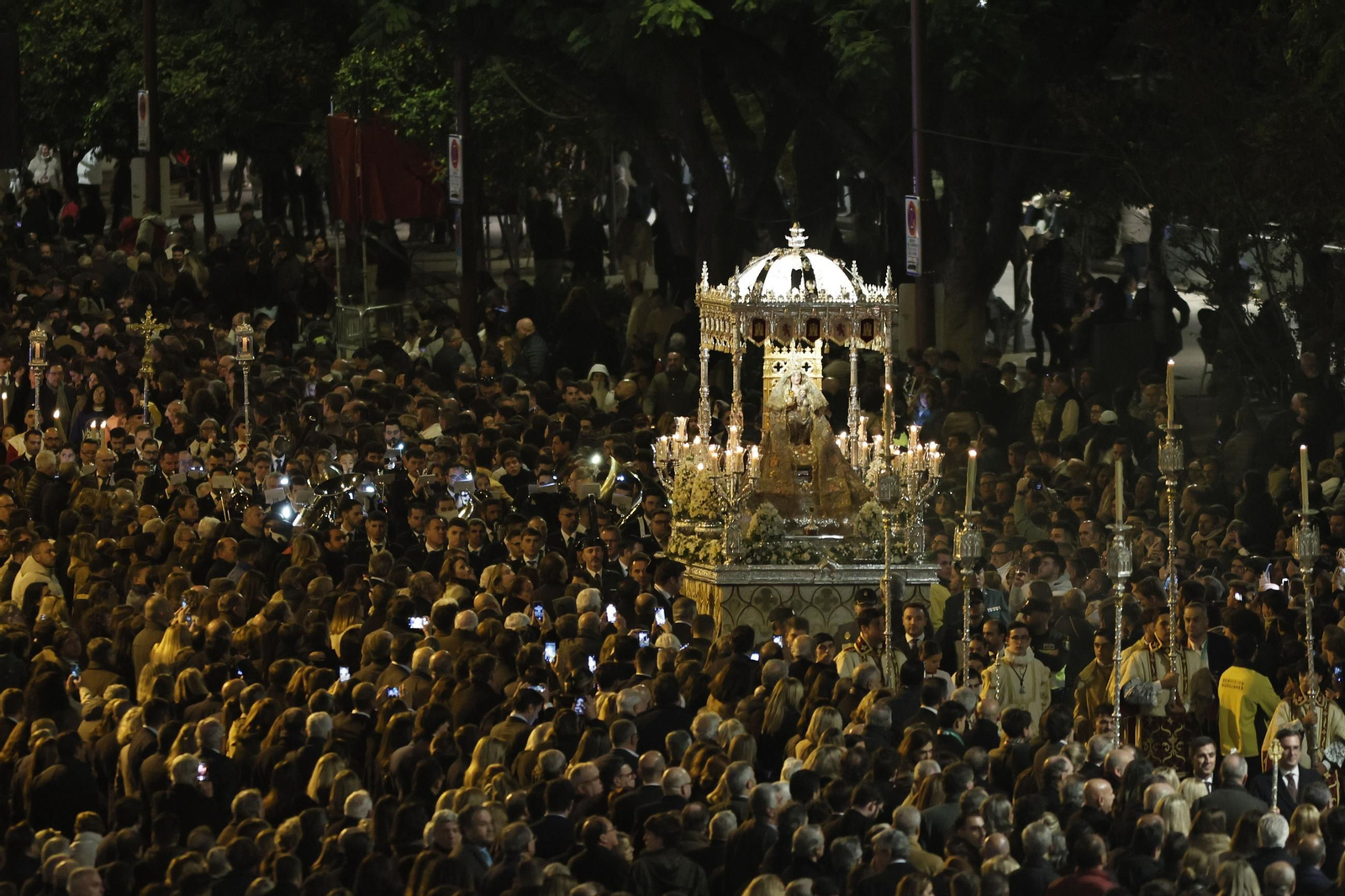El paso de la Magna de Sevilla por el Paseo de Colón