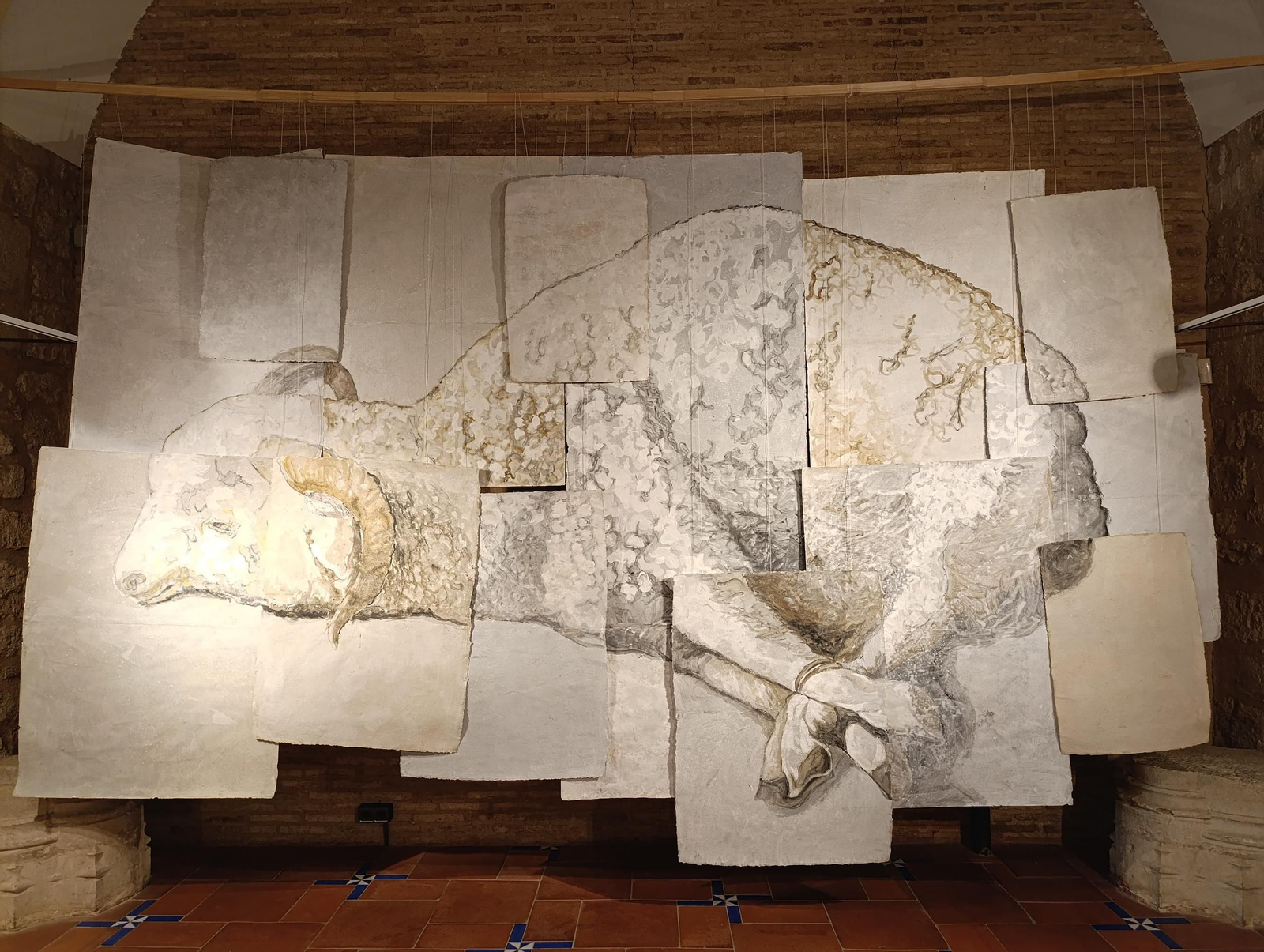 Máscaras, corderos y un retrato gigante del Papa Francisco: así es la impactante muestra ‘Et in Arcadia ego’ en Jaén