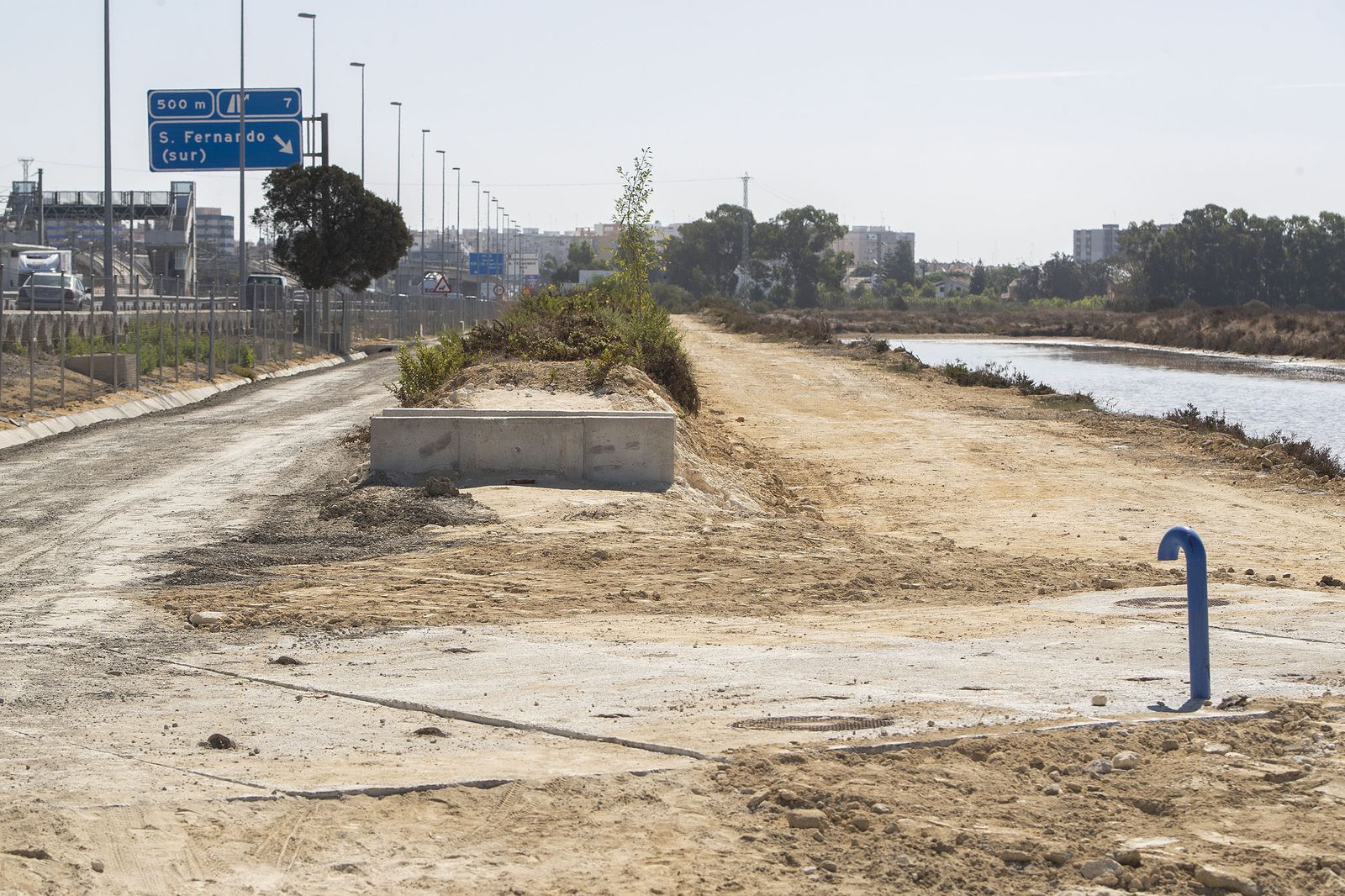 Una de las bases que soportará la nueva estructura de la que se suspenderá la nueva tubería.