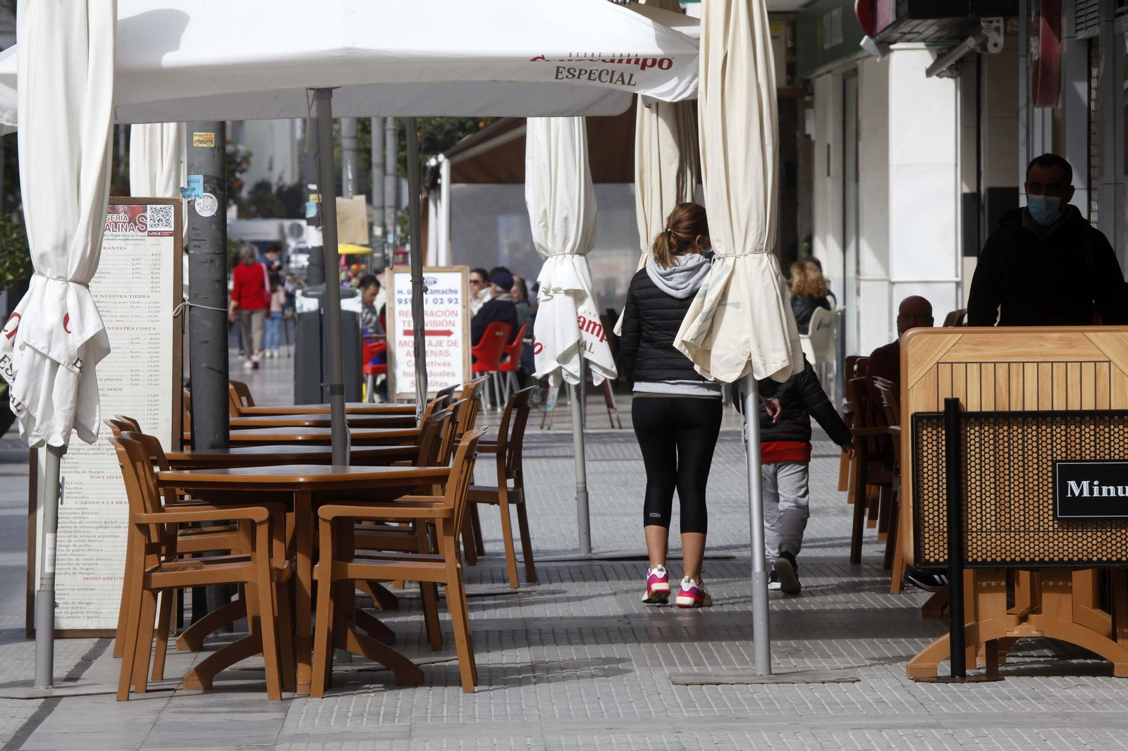 Ambiente en las terrazas de El Rompido y Punta Umbría durante este sábado.