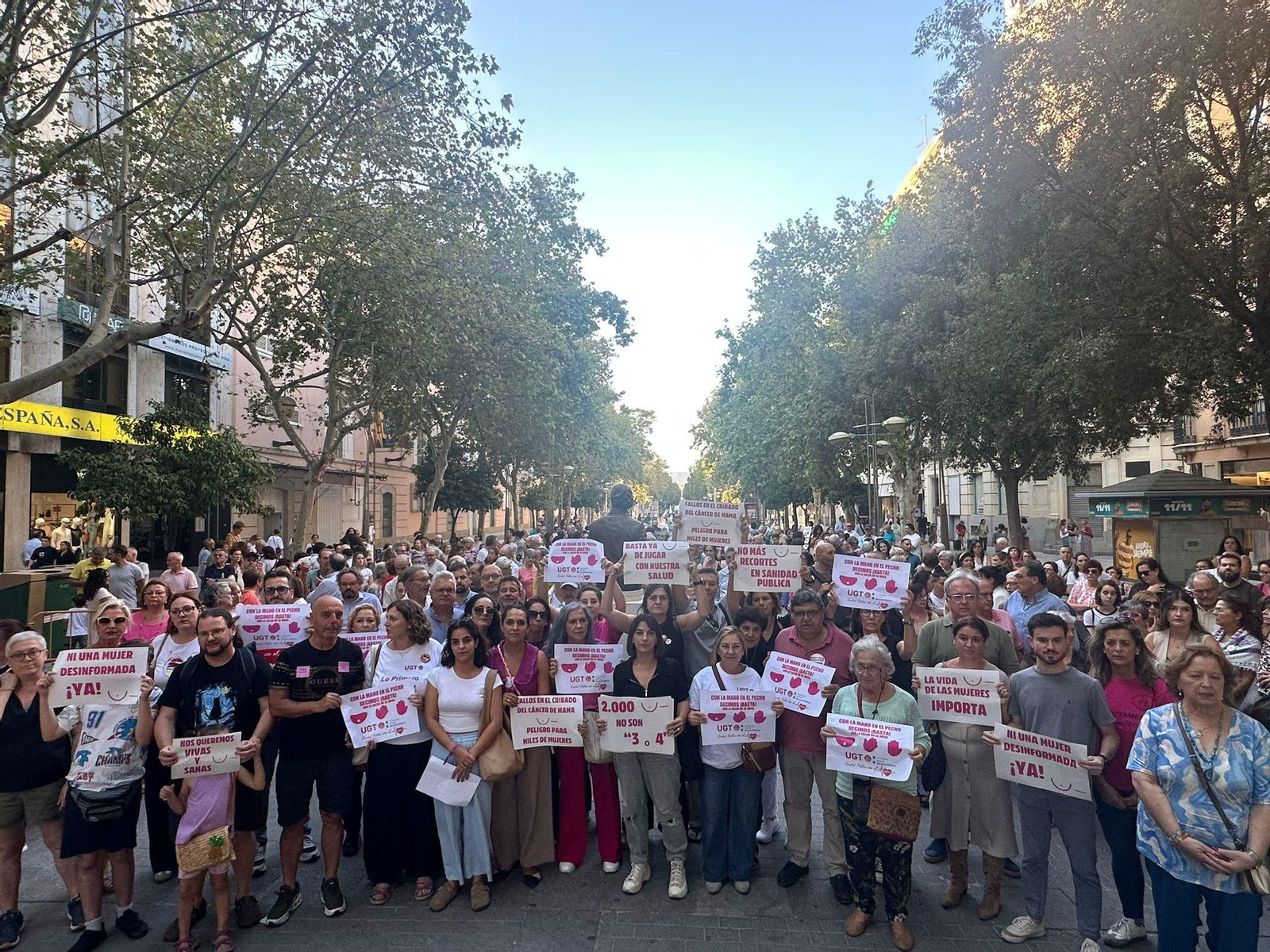 Concentración contra el SAS por el fallo en los cribados de cáncer de mama.