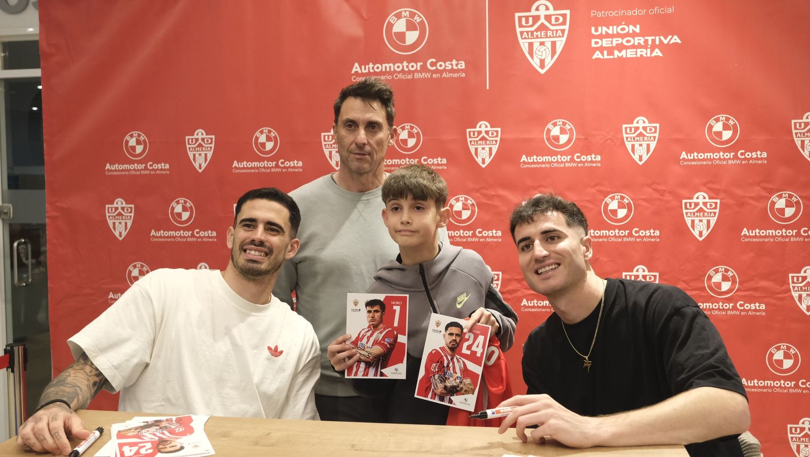 La firma de autógrafos de Jon Morcillo y Miguel de la Fuente en Automotor Costa BMW