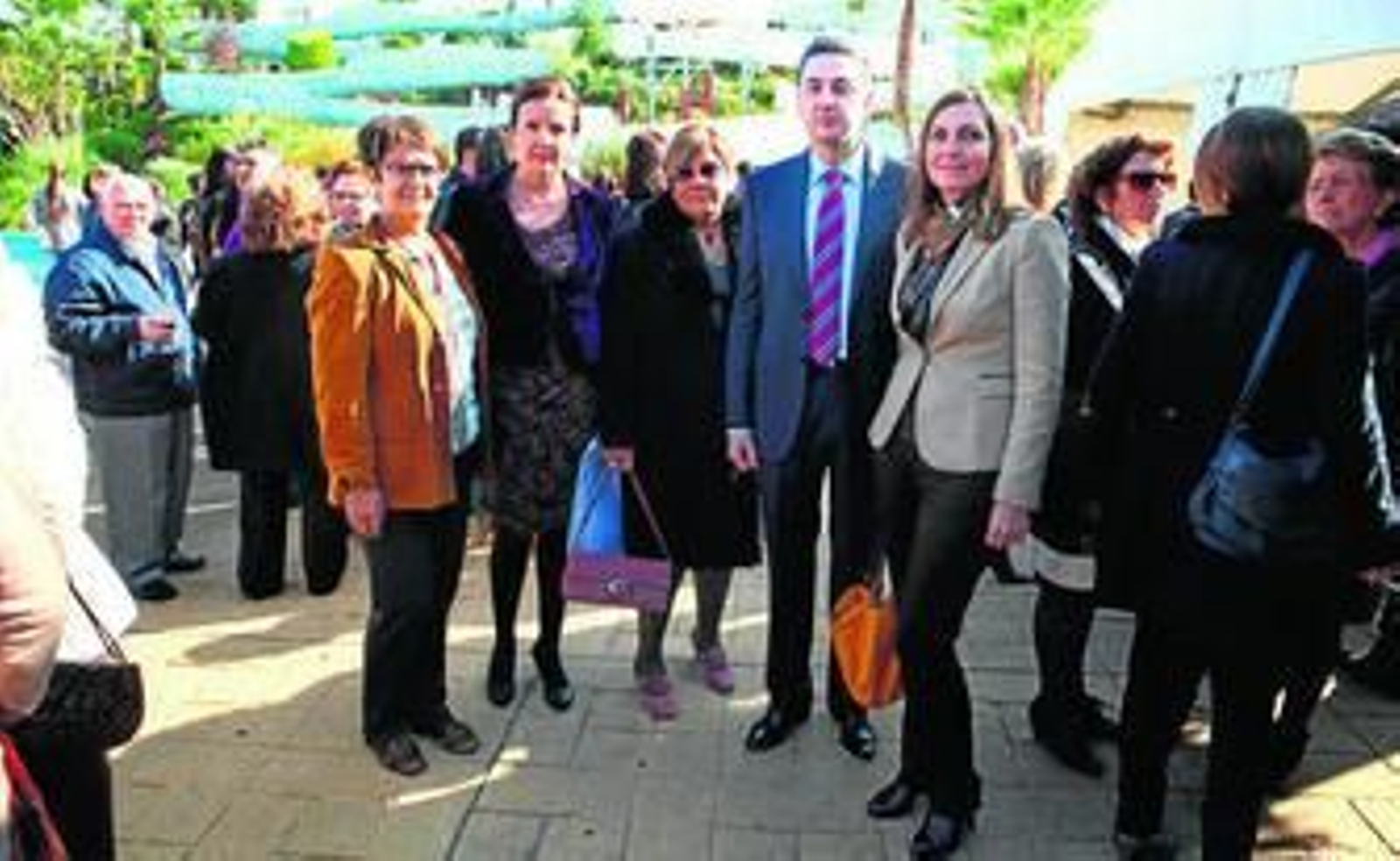 Cid y Pérez Custodio, junto al director administrativo de la ONCE y otros cargos de la organización.