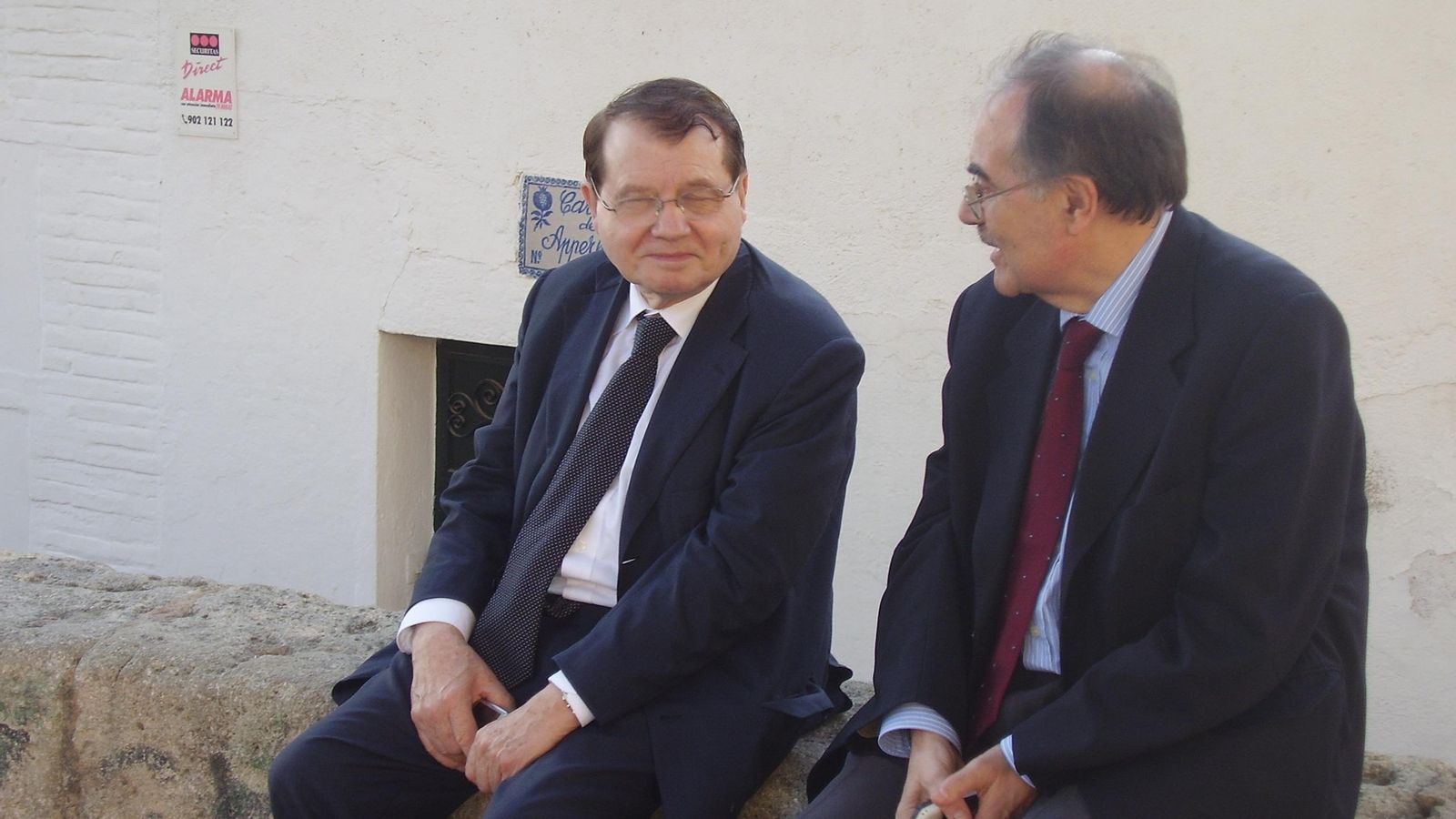 Con el premio Nobel de Medicina Luc Montagnier, en 2007. Con el premio Nobel de Medicina Luc Montagnier, en 2007.
