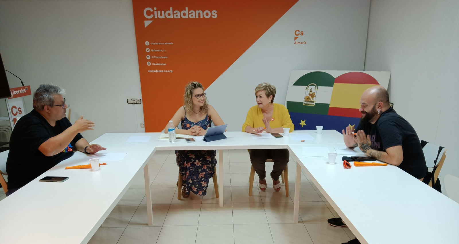 Maldonado mantiene un encuentro con la asociación Colega y con Familias por la Diversidad