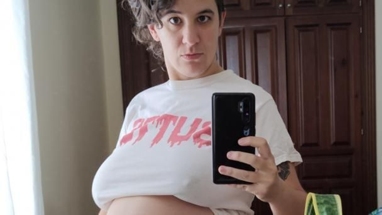 La historia viral de Esther, el hombre trans que se ha quedado embarazado de su pareja también transexual