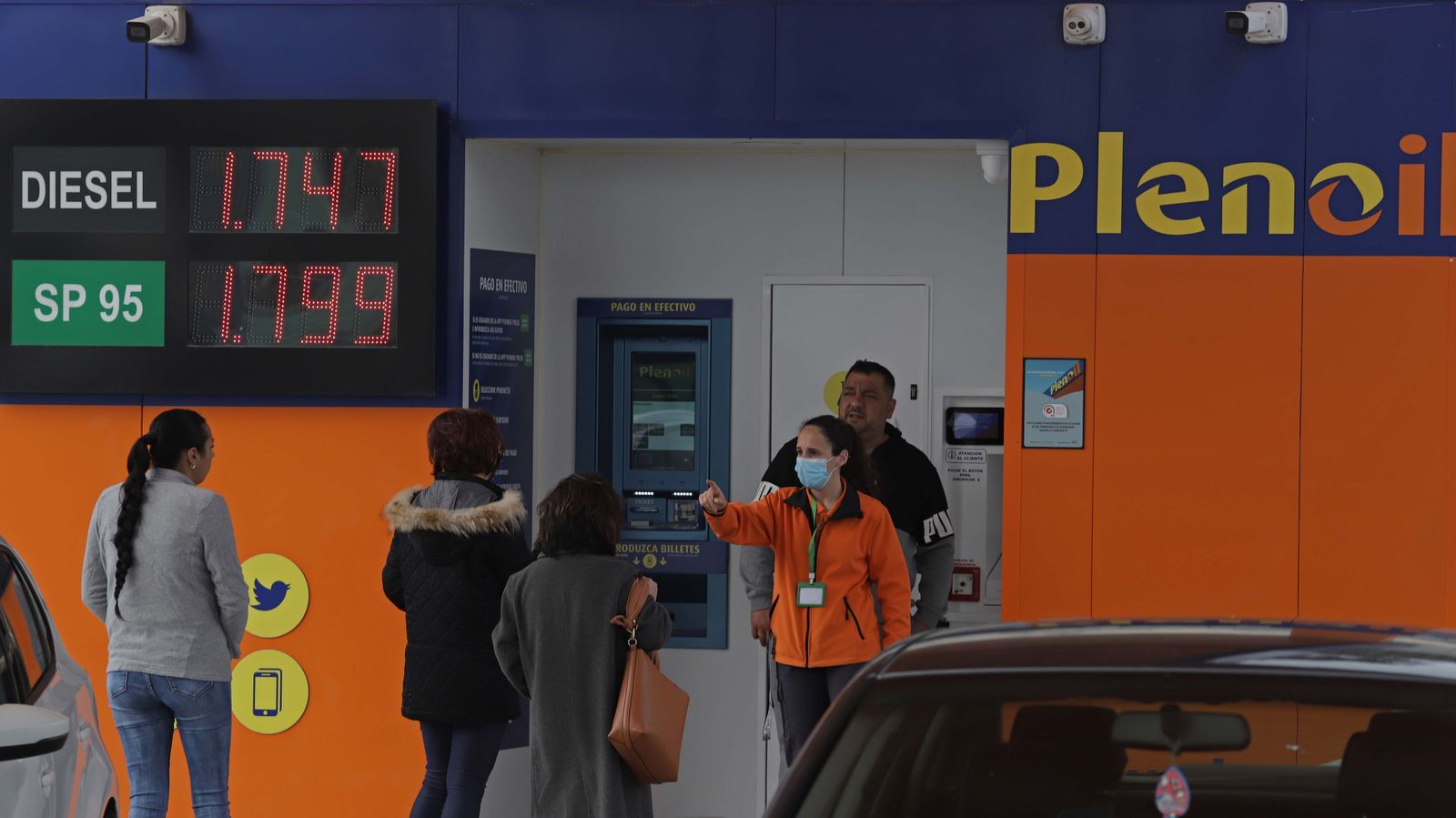 Fotos de colas en las gasolineras del Campo de Gibraltar
