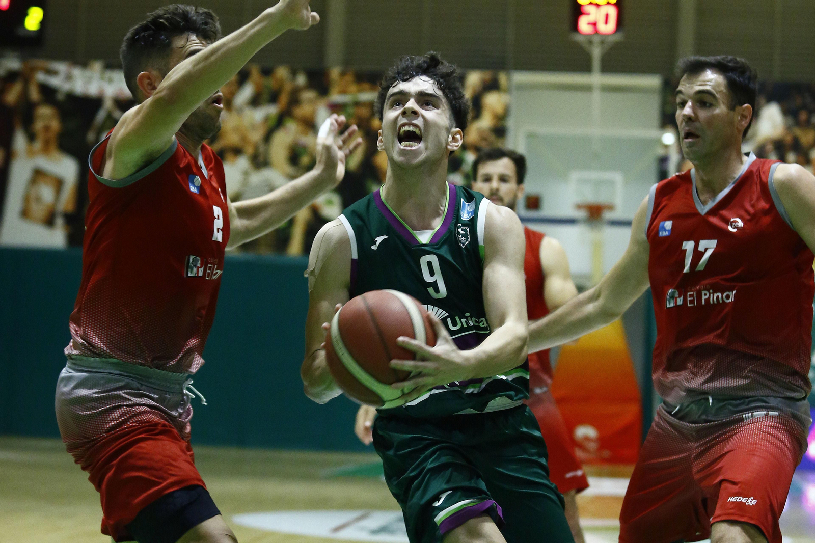 El Unicaja de Liga EBA vence el derbi ante el Colegio El Pinar