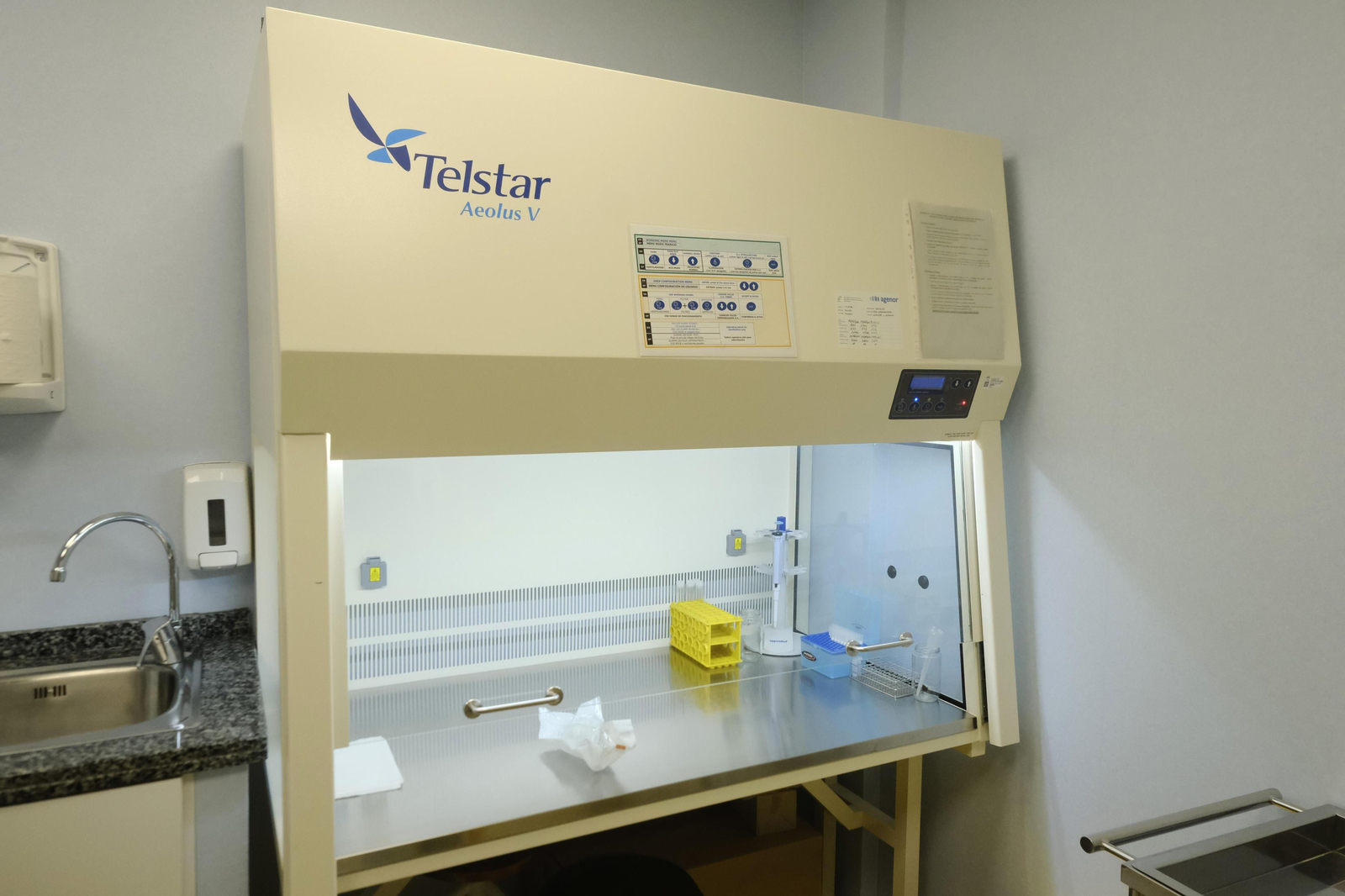 El banco de leche materna del Hospital Reina Sofía de Córdoba, en fotografías