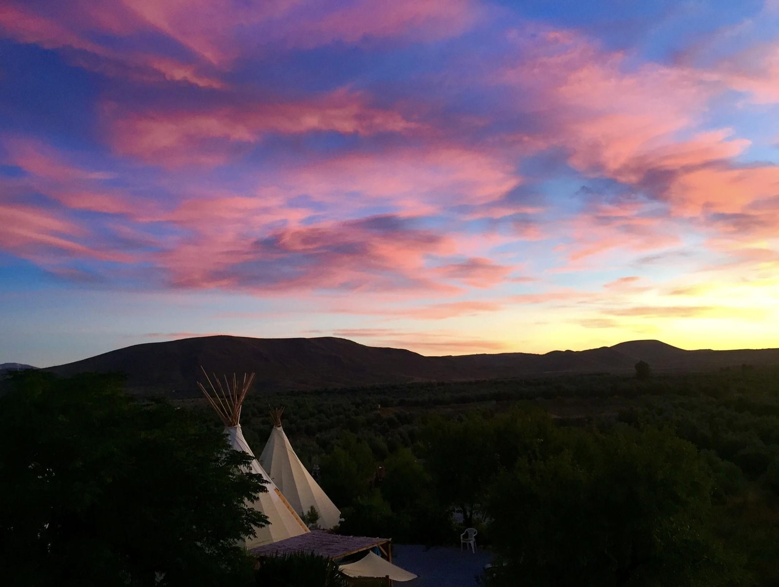 Conoce el camping en el que te puedes hospedar en casas tipis