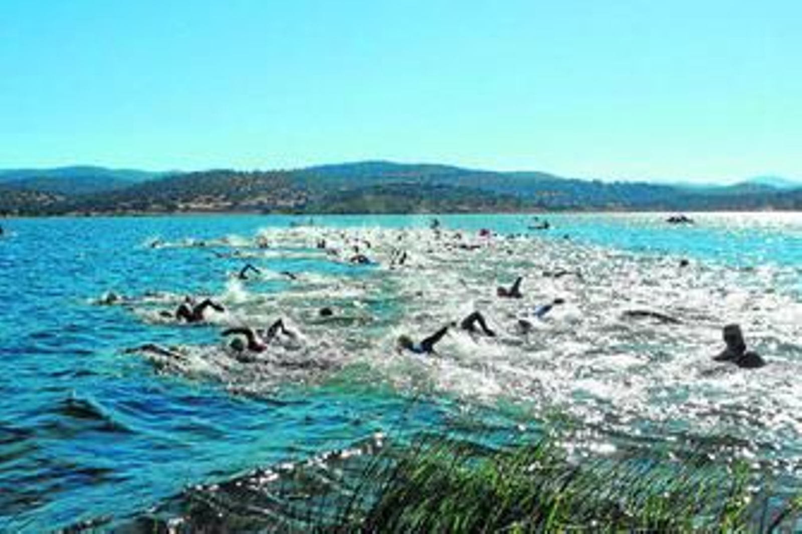 El triatlón arrancará con los 750 metros que deben cubrir los participantes en el pantano de Aracena.
