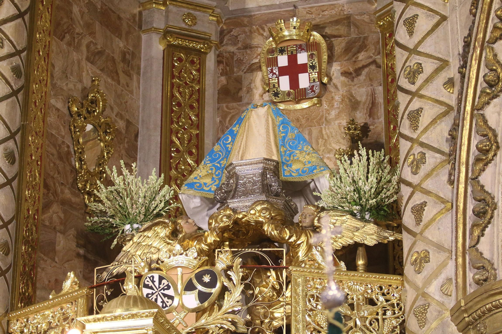 Fotogalería de la retirada de la Virgen del Mar para su restauración