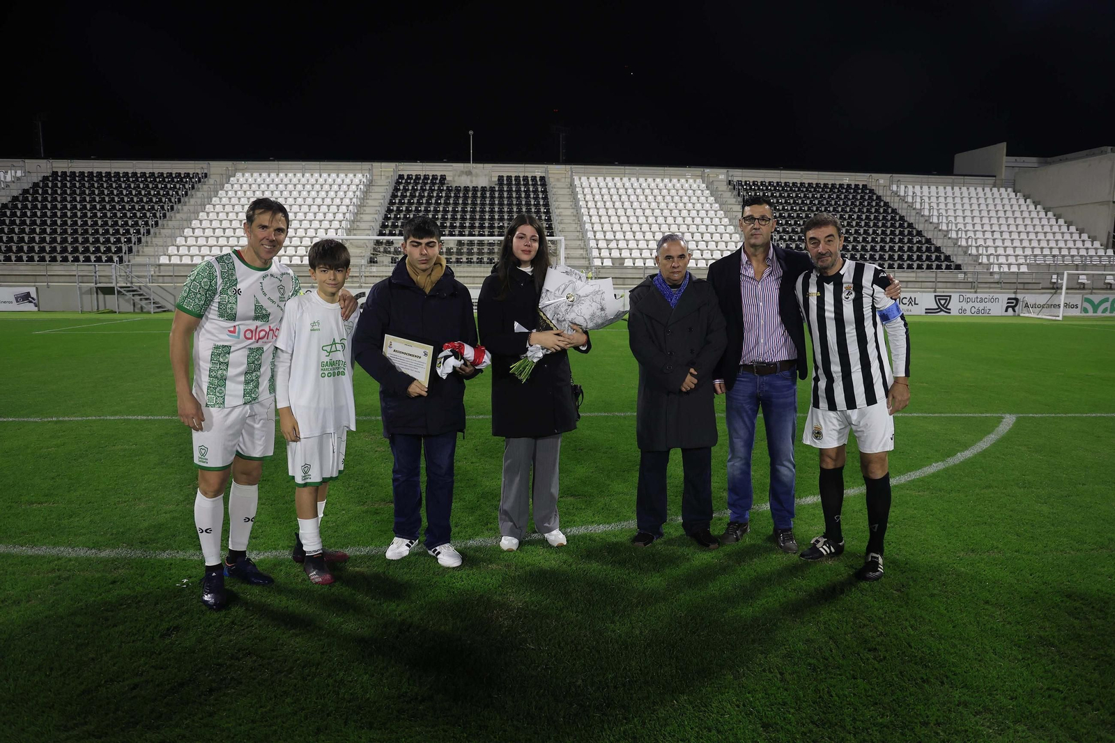 Las fotos del homenaje al ex jugador de la Balona Edu Mena en La Línea