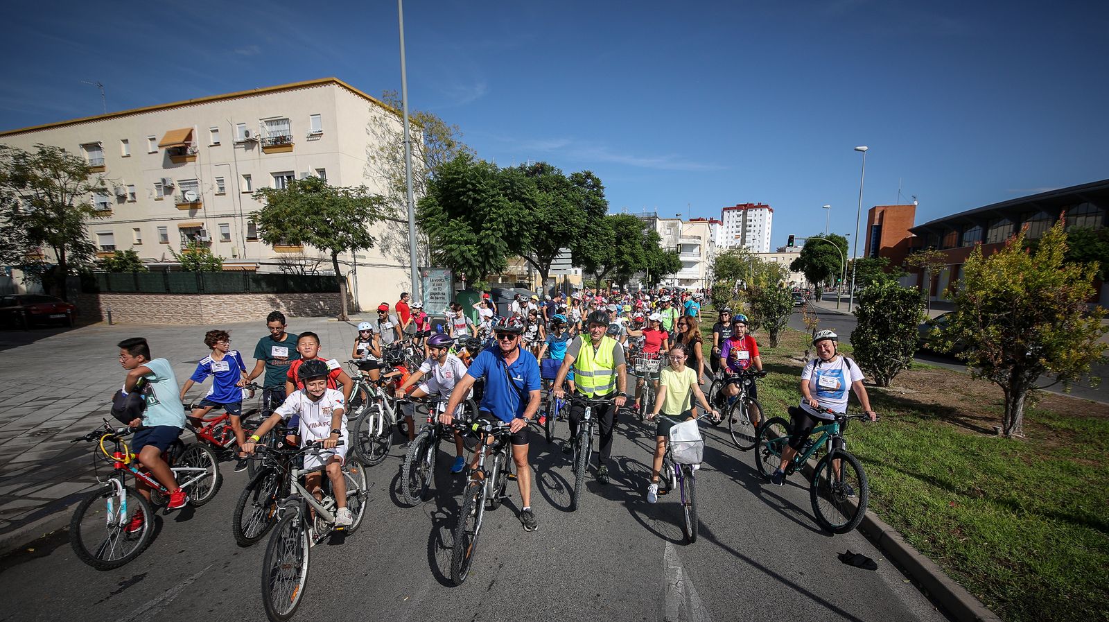Gran ambiente en la fiesta de la bici y la amistad