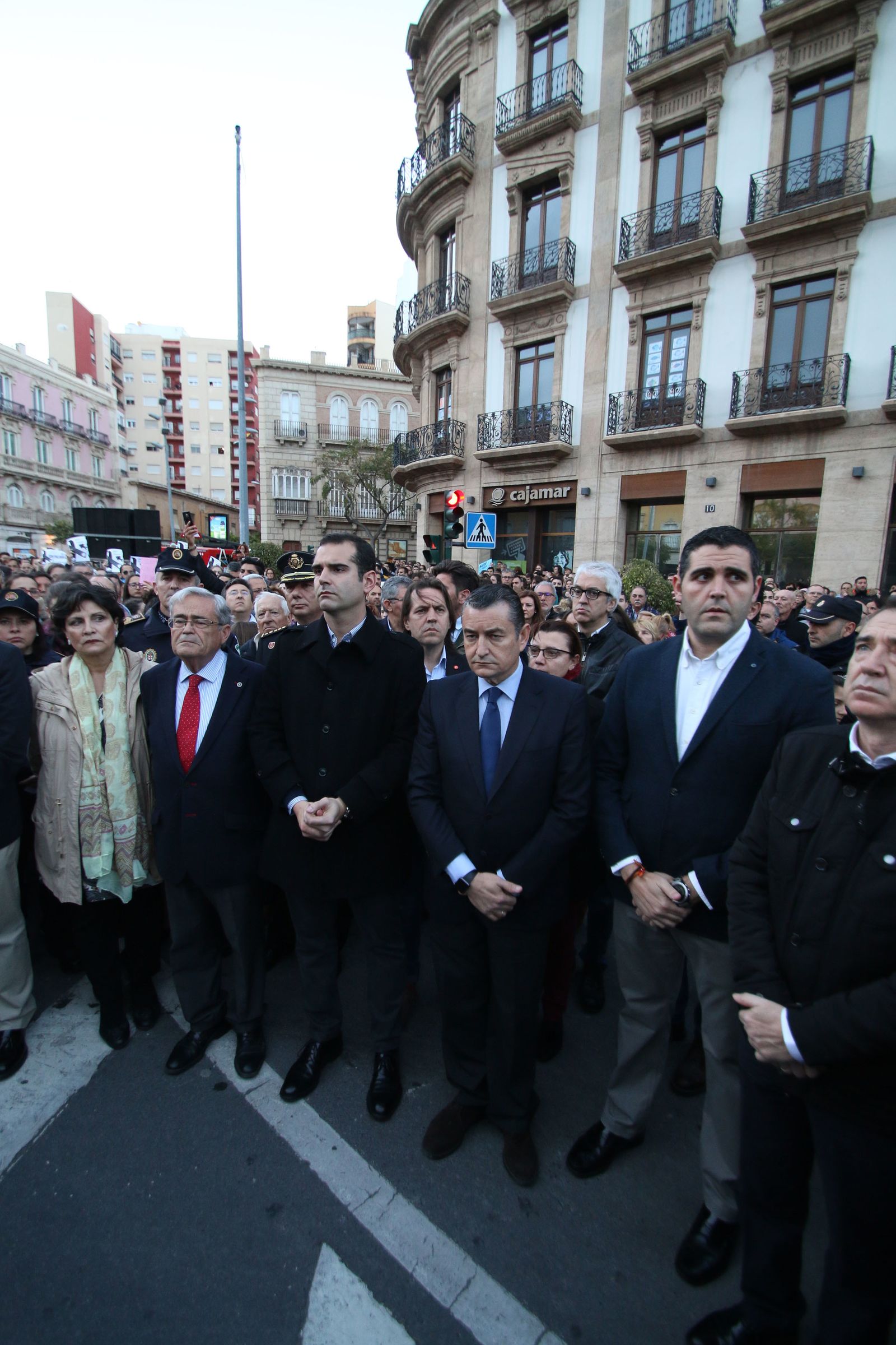 Las imágenes de los 5 minutos de silencio por Gabriel en Puerta Purchena