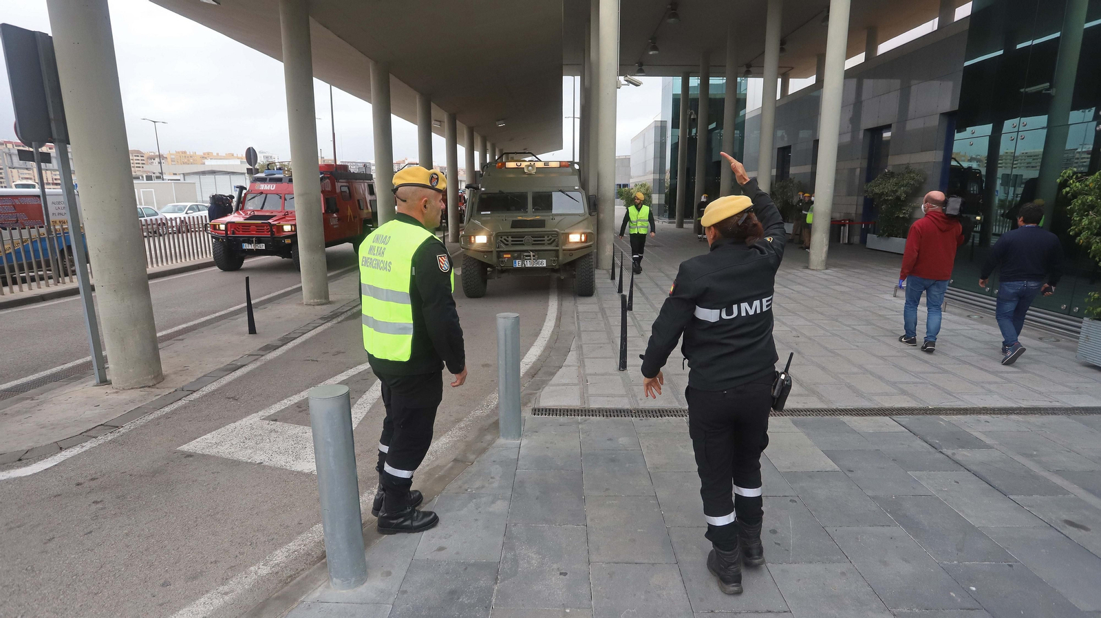 Fotos del despliegue de la UME en el puerto de Algeciras contra el coronavirus