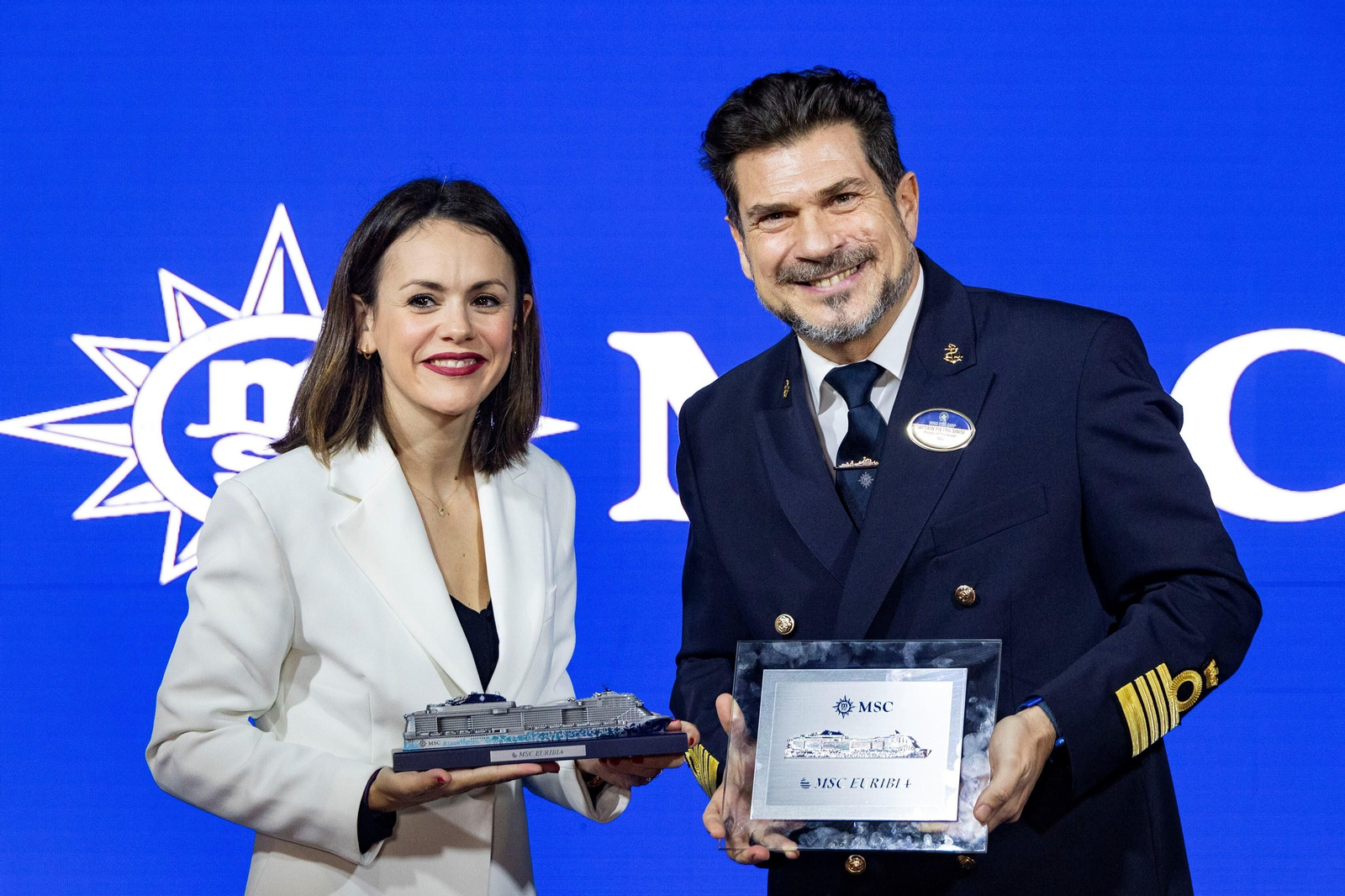 Imágenes de la visita del crucero MSC Euribia al puerto de Cádiz