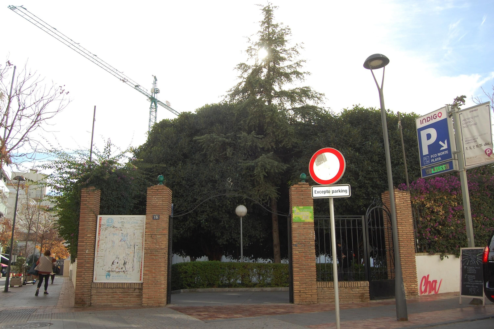 La entrada principal del instituto Río Verde de Marbella. La entrada principal del instituto Río Verde de Marbella.