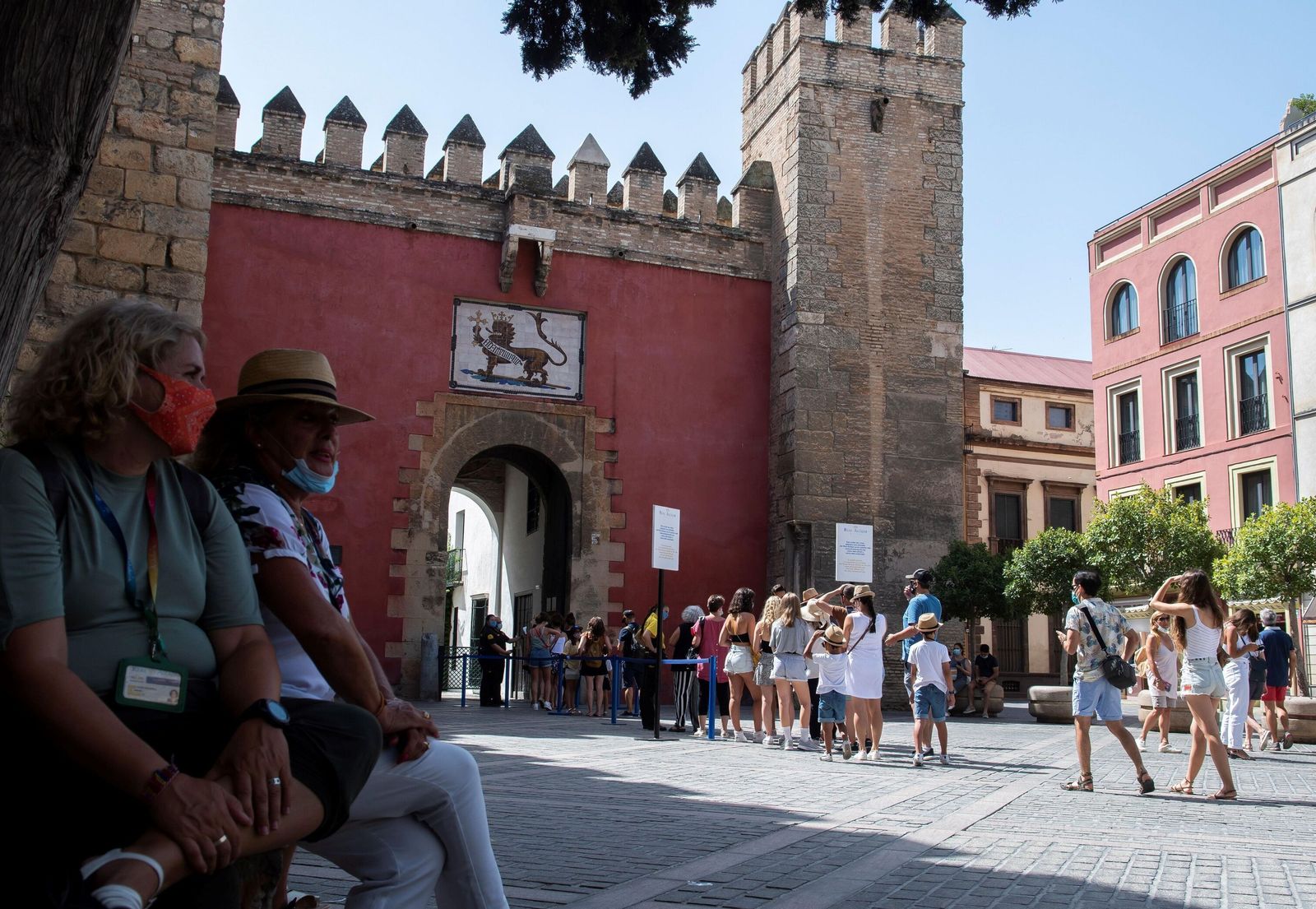Cola en la puerta del Alcázar el día 6 de agosto.