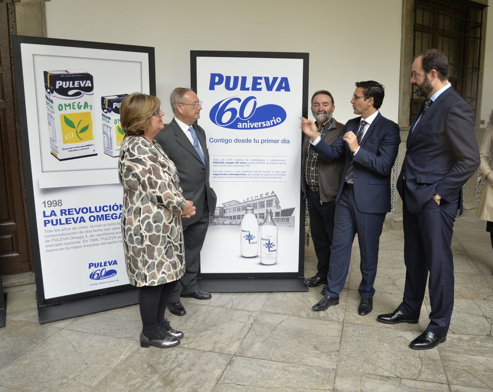 La muestra recoge la historia de la empresa.