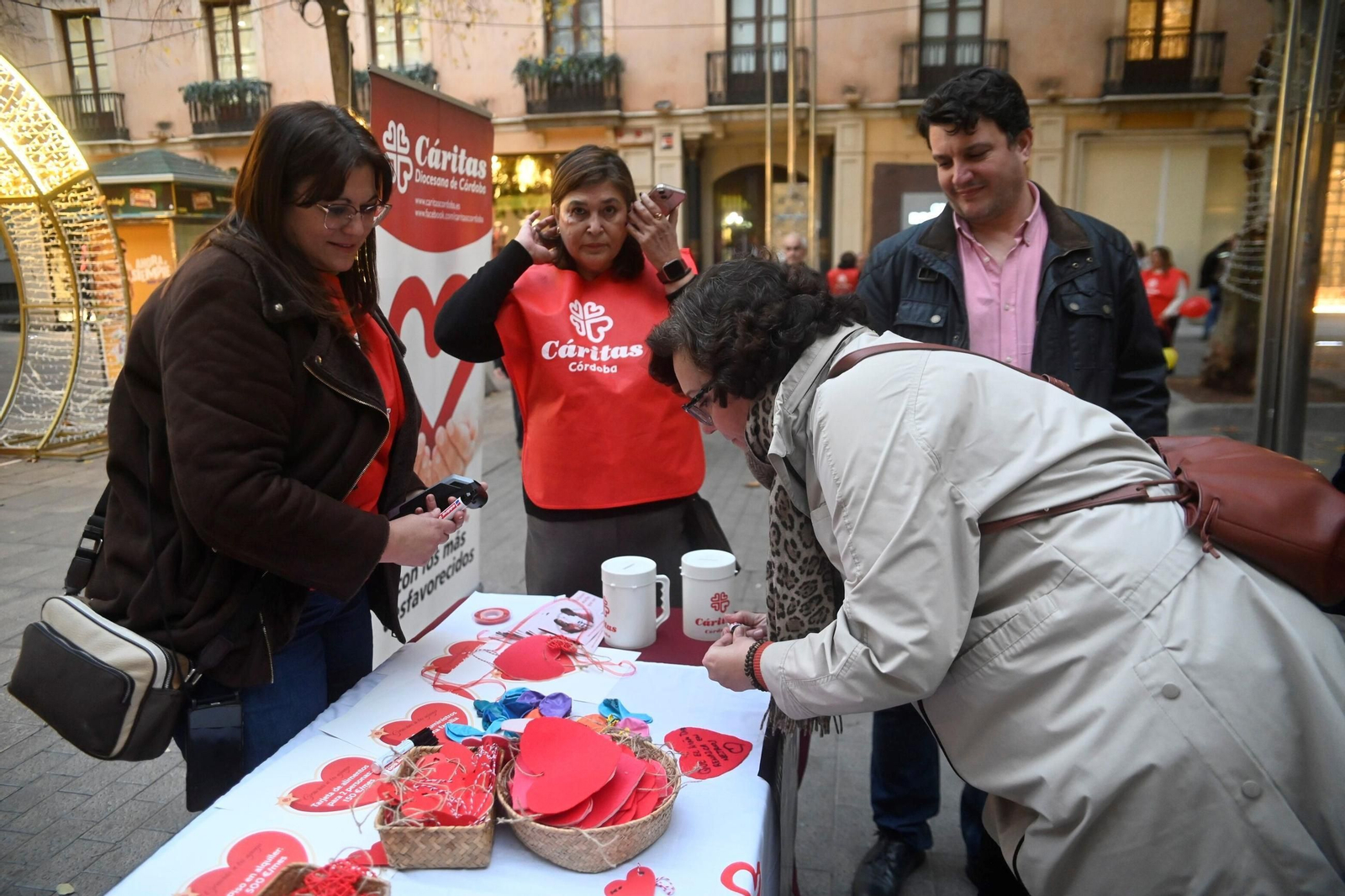 El árbol solidario de Cáritas en Córdoba
