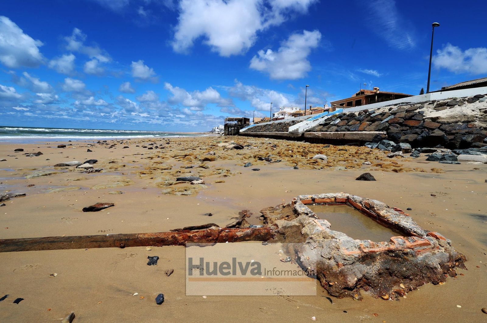 Imágenes de la zona de la playa de Matalascañas más afectada por el temporal