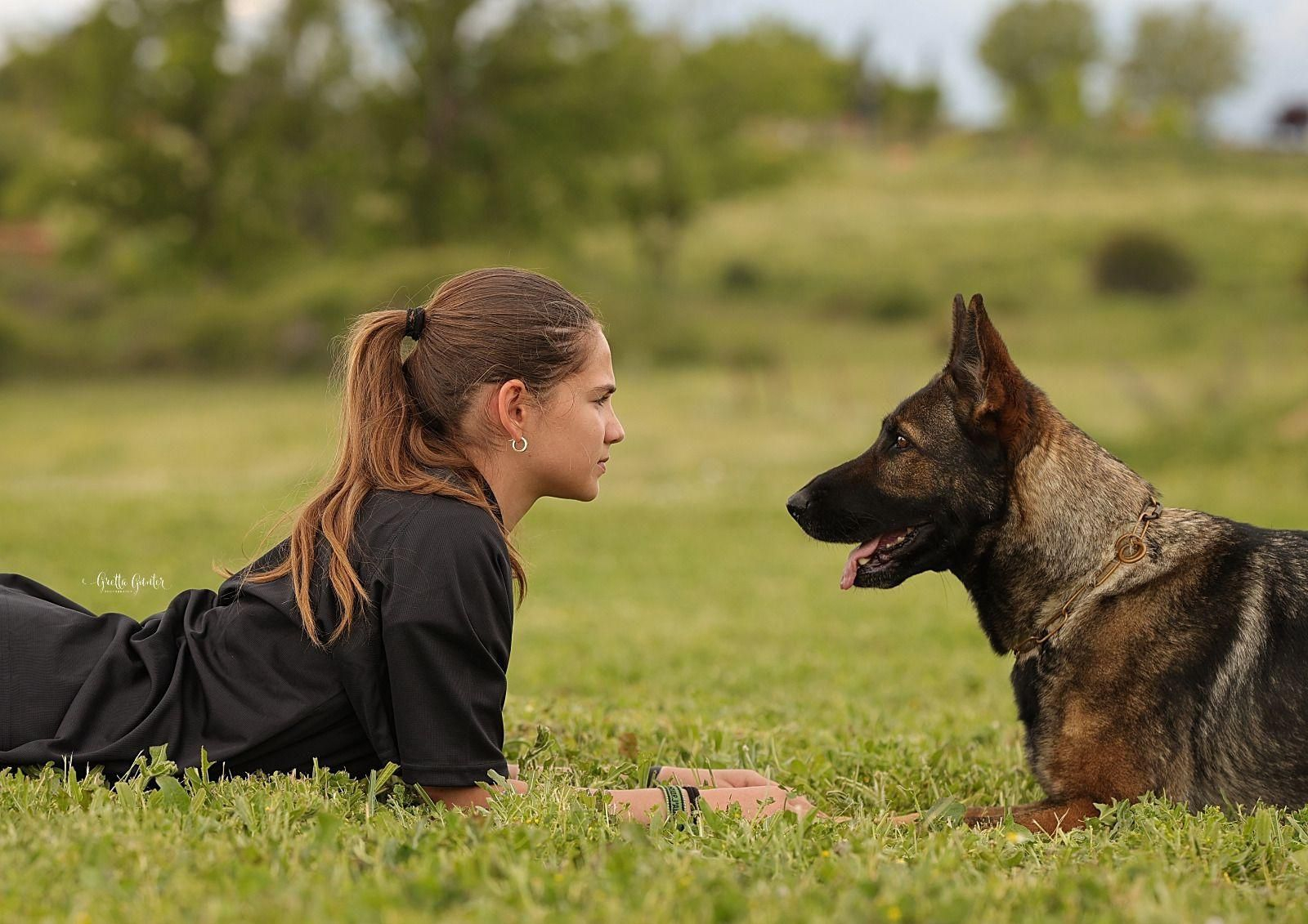 Manuela y su perra Yuma.