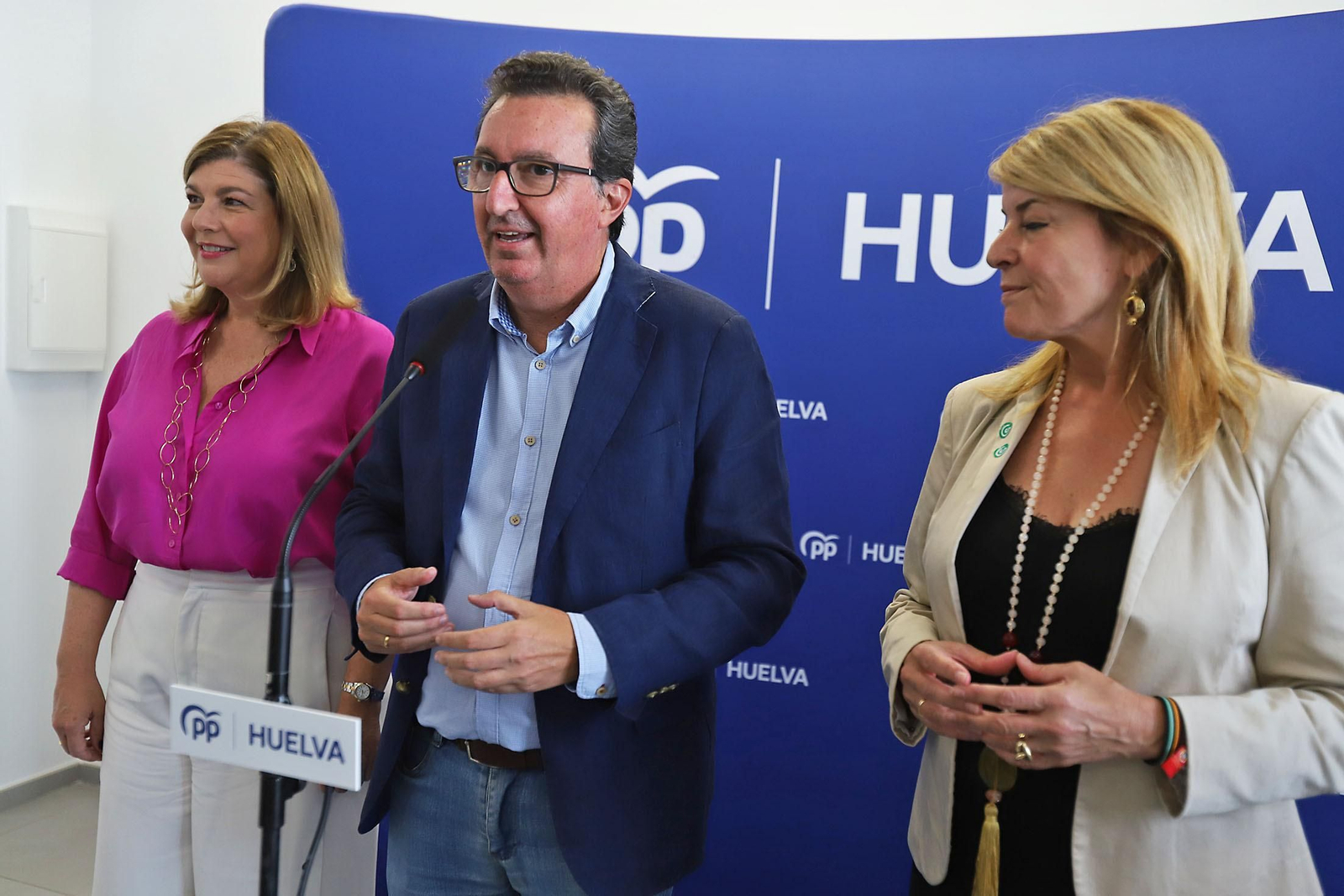 Imágenes del acto de inicio de campaña en la sede del PP