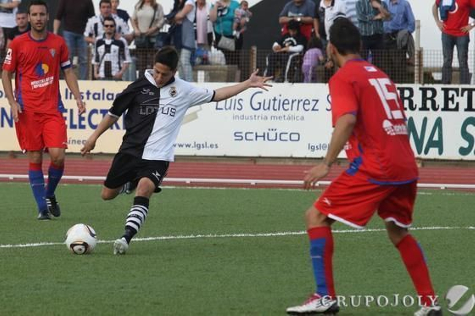 La Balona certifica su segunda posición tras el 2-0 para los blanquinegros.

Foto: Paco Guerrero